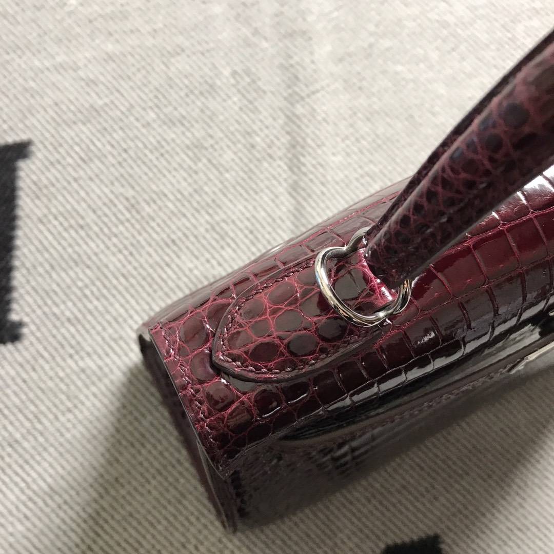 Hermès（爱马仕）Kelly凯莉包 湾鳄 酒红色 银扣 28cm