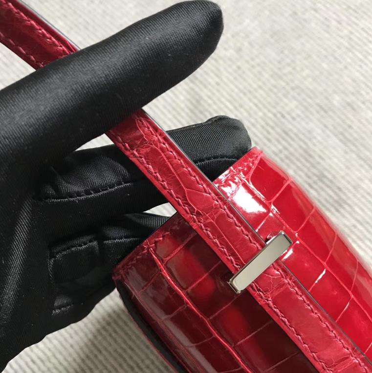 Hermes 爱马仕空姐包 Constance 19CM 鳄鱼皮 大红色 银扣-拉尔森鳄鱼皮具定制 - 爱马仕包包官网 Hermes 爱马仕空姐包 Constance 19CM 鳄鱼皮 大红色 银扣