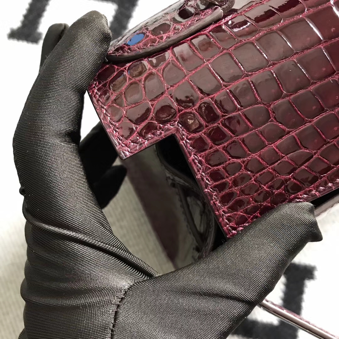 Hermès（爱马仕）Kelly凯莉包 湾鳄 酒红色 银扣 28cm
