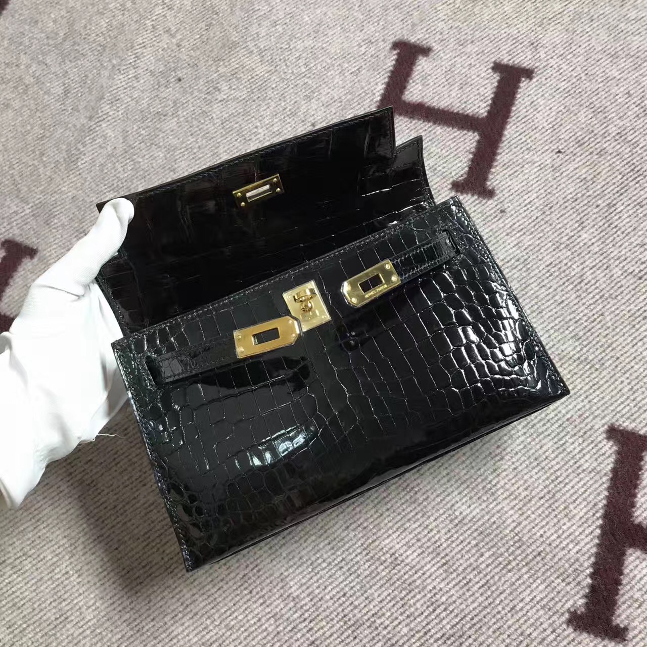 Hermès（爱马仕） Mini Kelly迷你凯莉 黑色 鳄鱼皮 金扣 22cm