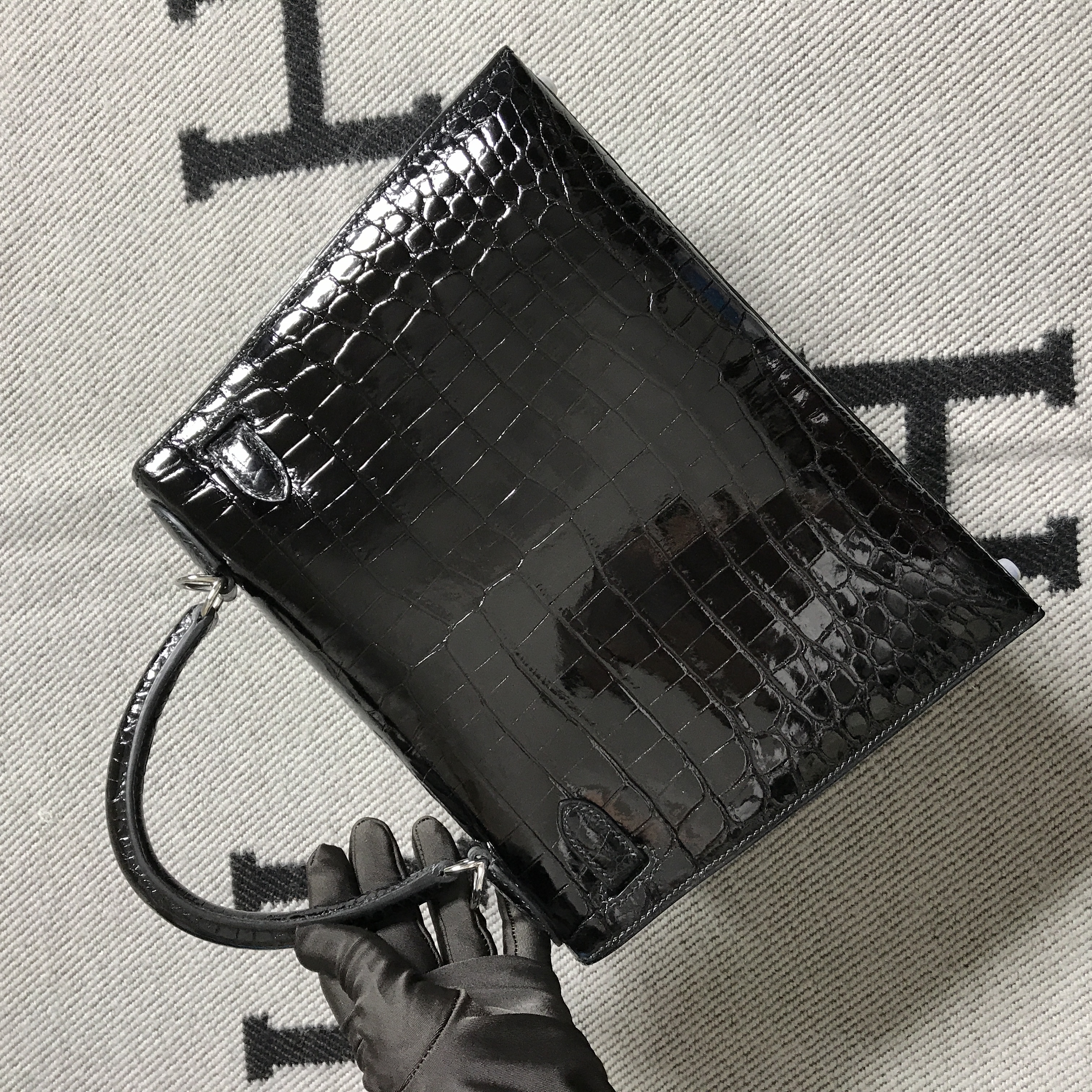 Hermès(爱马仕) Kelly凯莉包 黑色 银扣 28cm-拉尔森鳄鱼皮具定制 - 爱马仕包包官网 Hermès(爱马仕) Kelly凯莉包 黑色 银扣 28cm