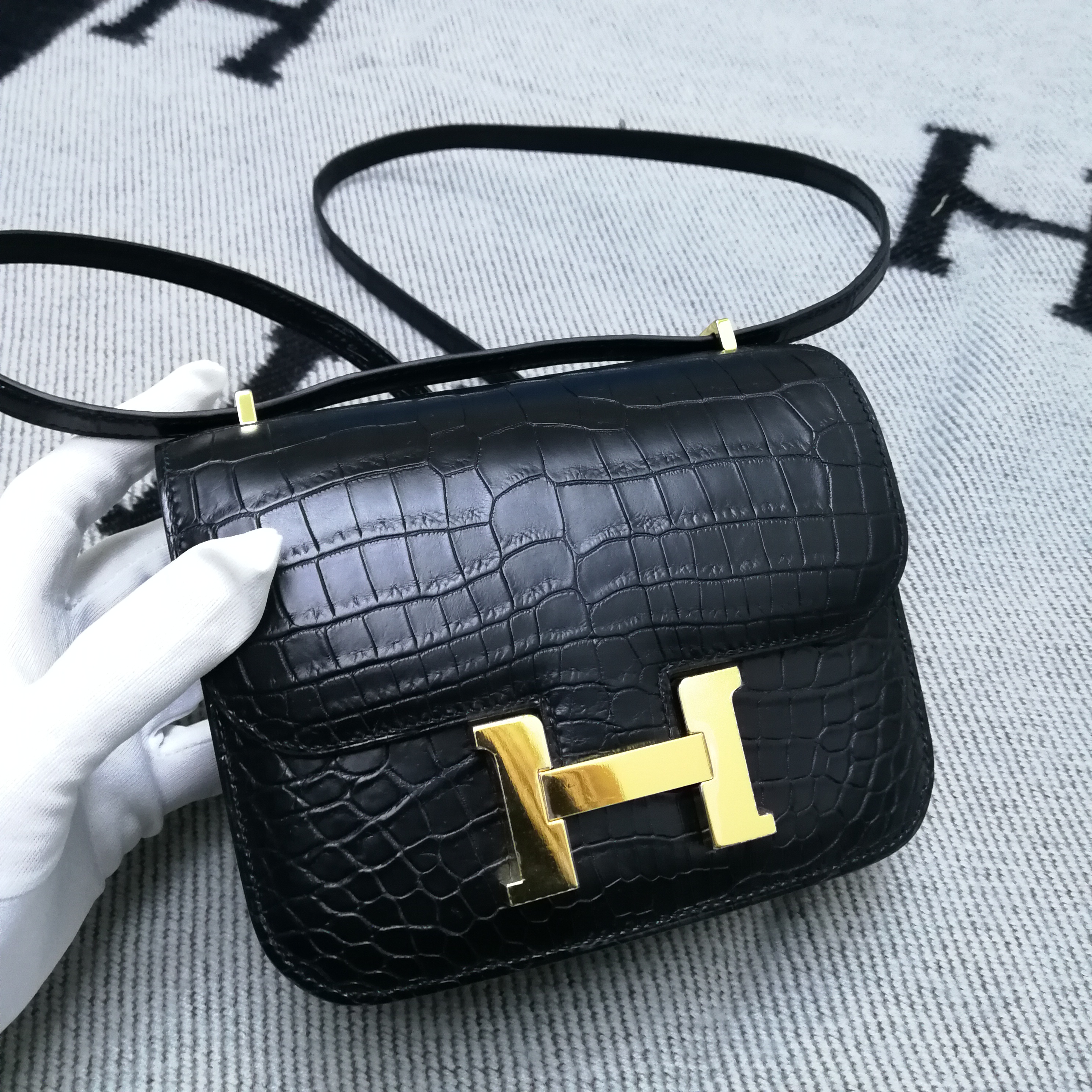 Hermes爱马仕 Constance 19 黑亚 原版皮 金扣-拉尔森鳄鱼皮具定制 - 爱马仕包包官网 Hermes爱马仕 Constance 19 黑亚 原版皮 金扣
