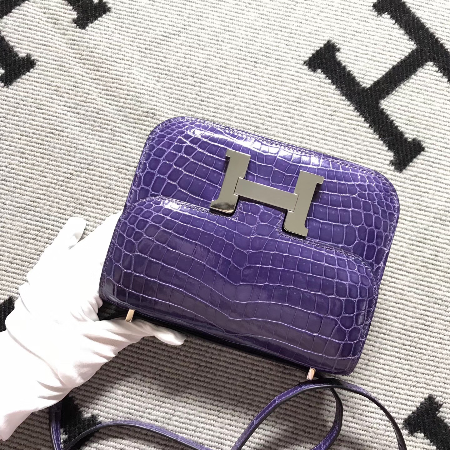Hermes爱马仕 Constance 19 蓝紫色 亮面 银扣-拉尔森鳄鱼皮具定制 - 爱马仕包包官网 Hermes爱马仕 Constance 19 蓝紫色 亮面 银扣
