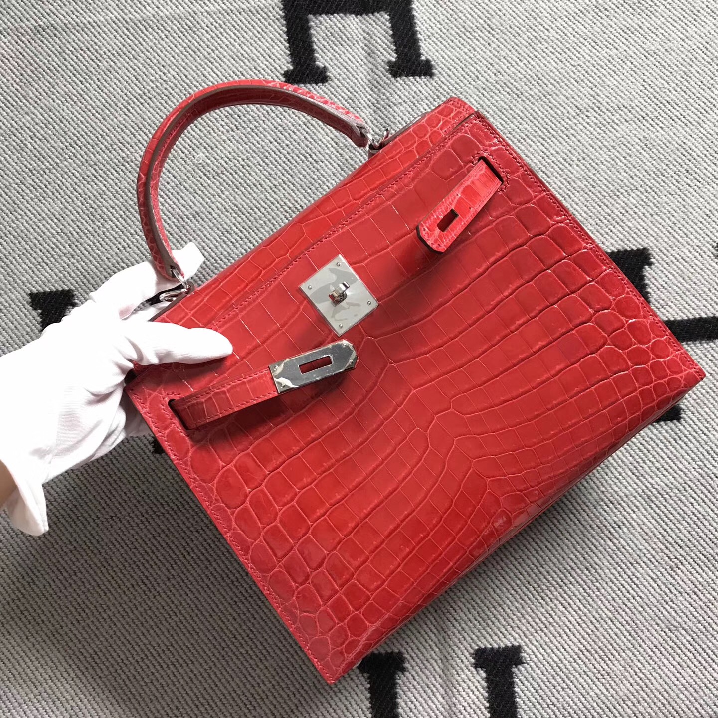 Hermès(爱马仕) Kelly凯莉包 西瓜红 银扣 28cm-拉尔森鳄鱼皮具定制 - 爱马仕包包官网 Hermès(爱马仕) Kelly凯莉包 西瓜红 银扣 28cm