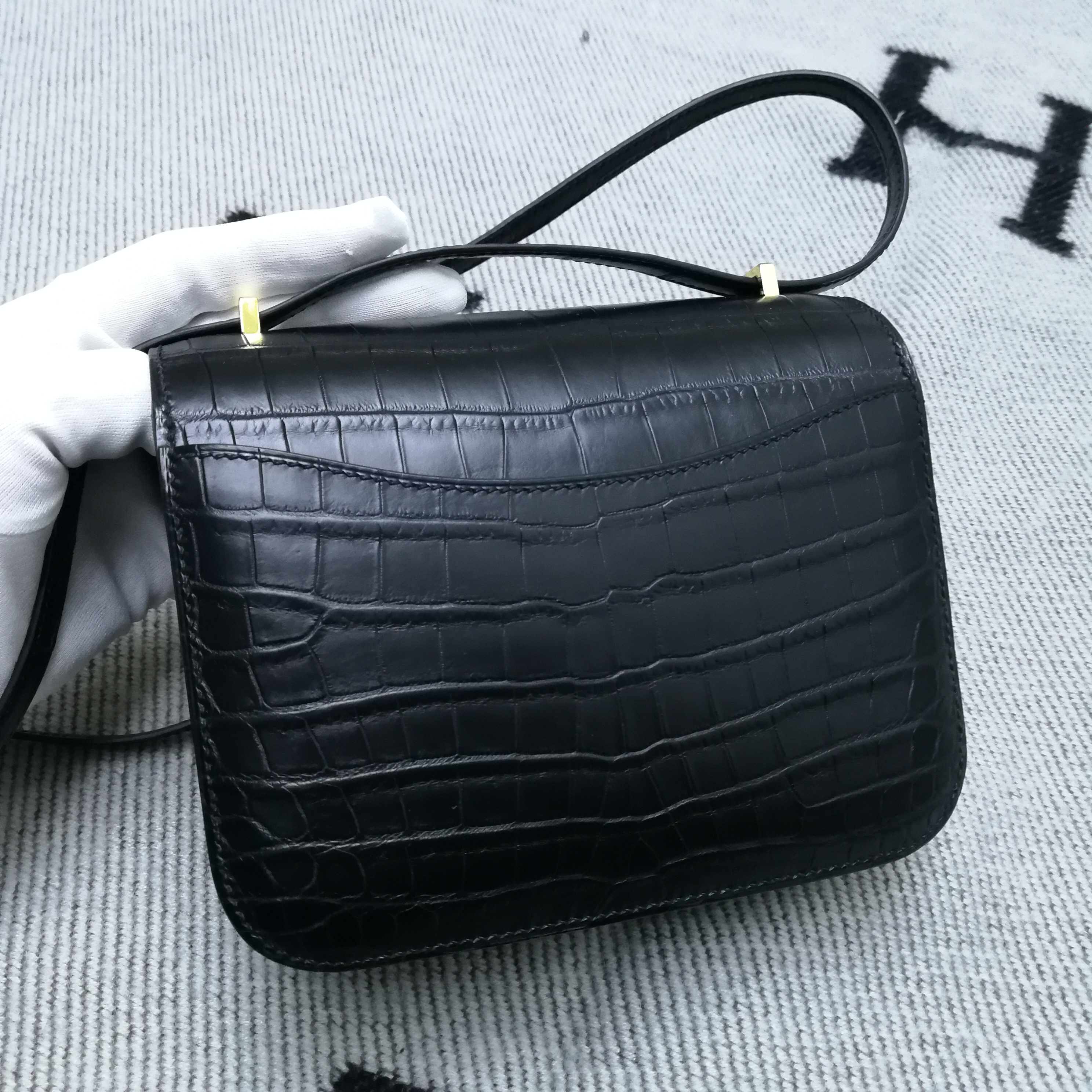Hermes爱马仕 Constance 19 黑亚 原版皮 金扣-拉尔森鳄鱼皮具定制 - 爱马仕包包官网 Hermes爱马仕 Constance 19 黑亚 原版皮 金扣