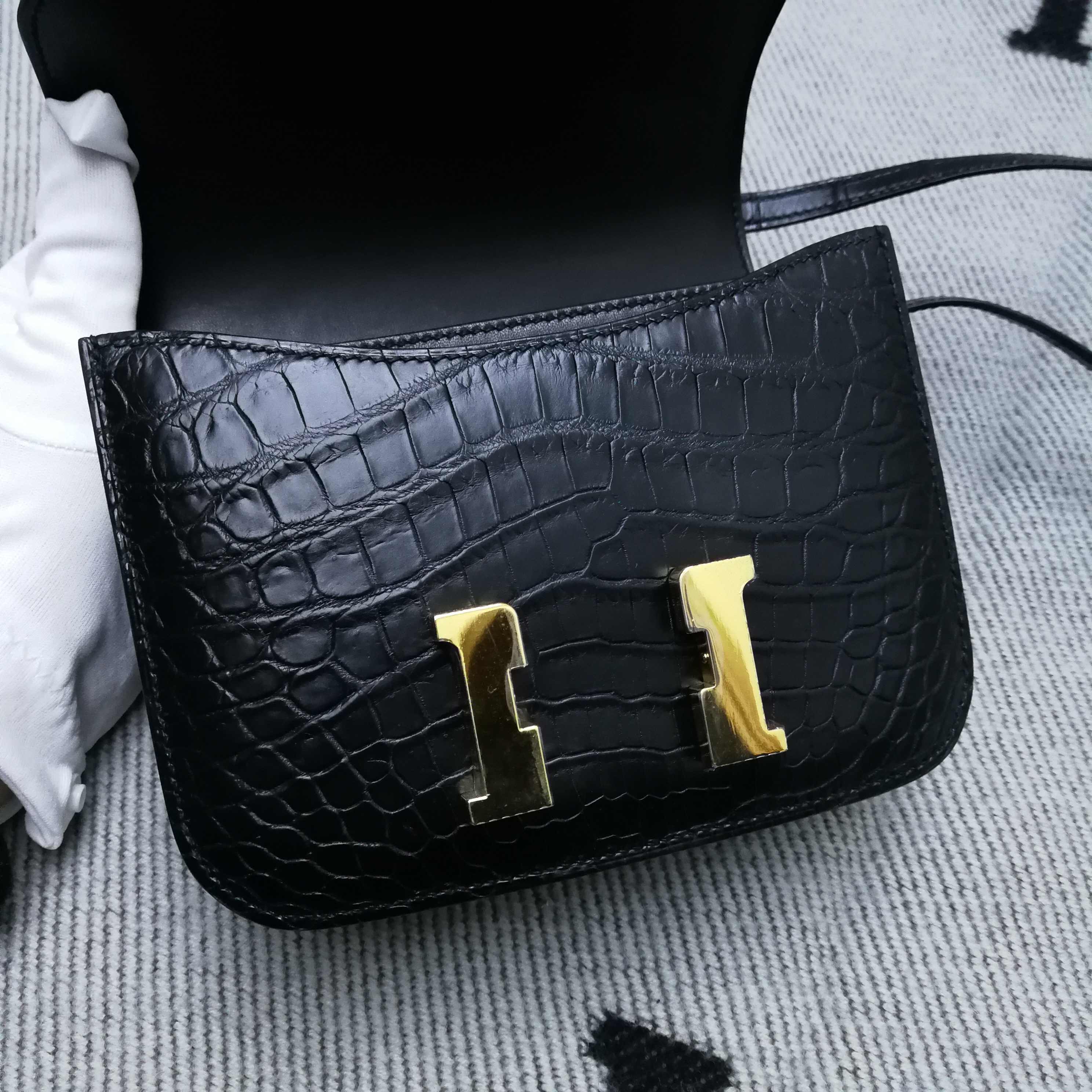 Hermes爱马仕 Constance 19 黑亚 原版皮 金扣-拉尔森鳄鱼皮具定制 - 爱马仕包包官网 Hermes爱马仕 Constance 19 黑亚 原版皮 金扣