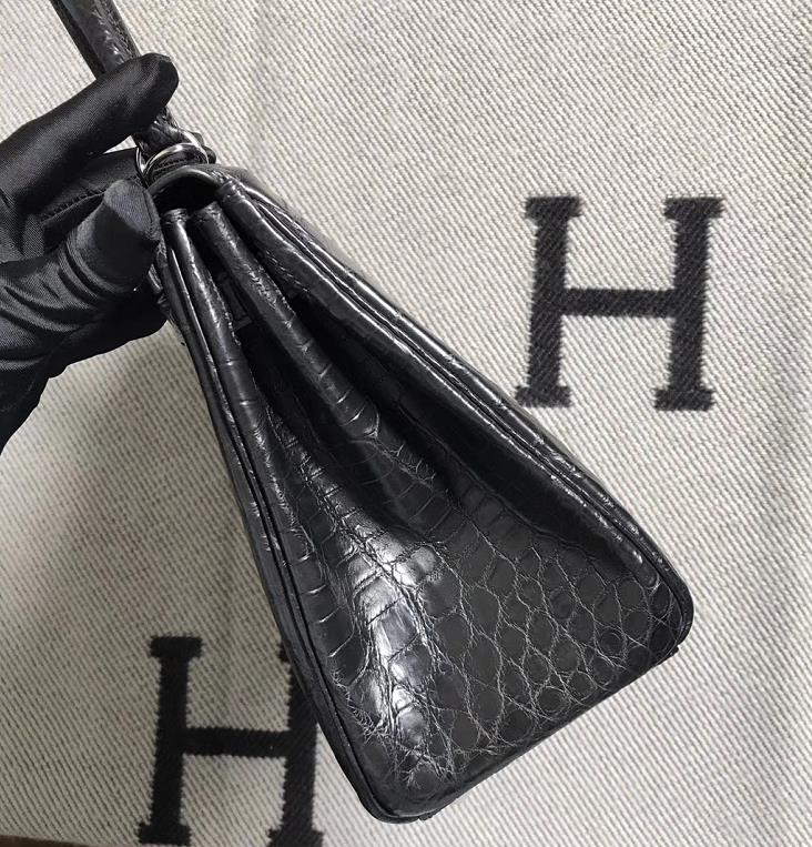 Hermès(爱马仕) Kelly凯莉包 亚黑 银扣 28cm-拉尔森鳄鱼皮具定制 - 爱马仕包包官网 Hermès(爱马仕) Kelly凯莉包 亚黑 银扣 28cm
