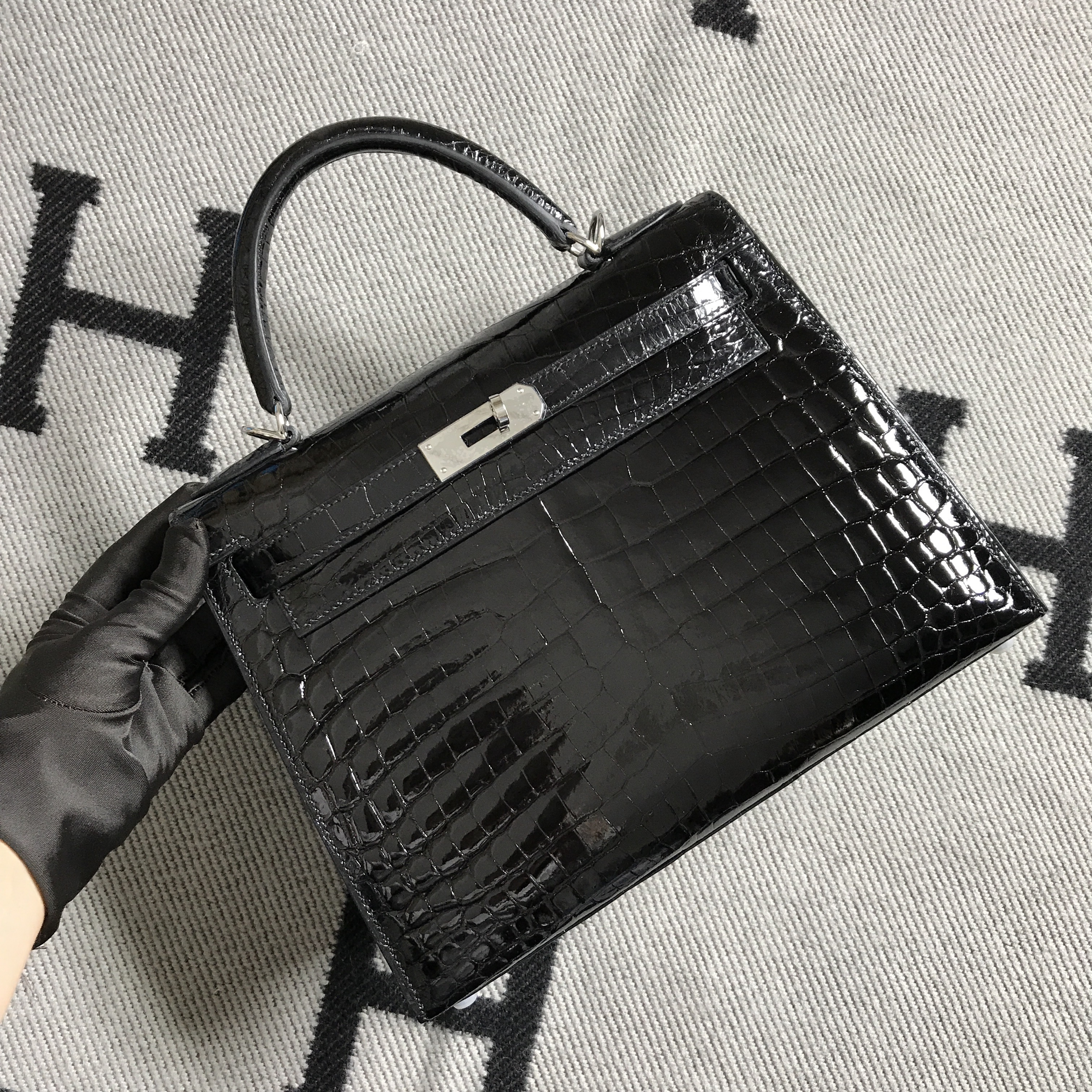 Hermès（爱马仕） Kelly凯莉包 黑色 银扣 28cm