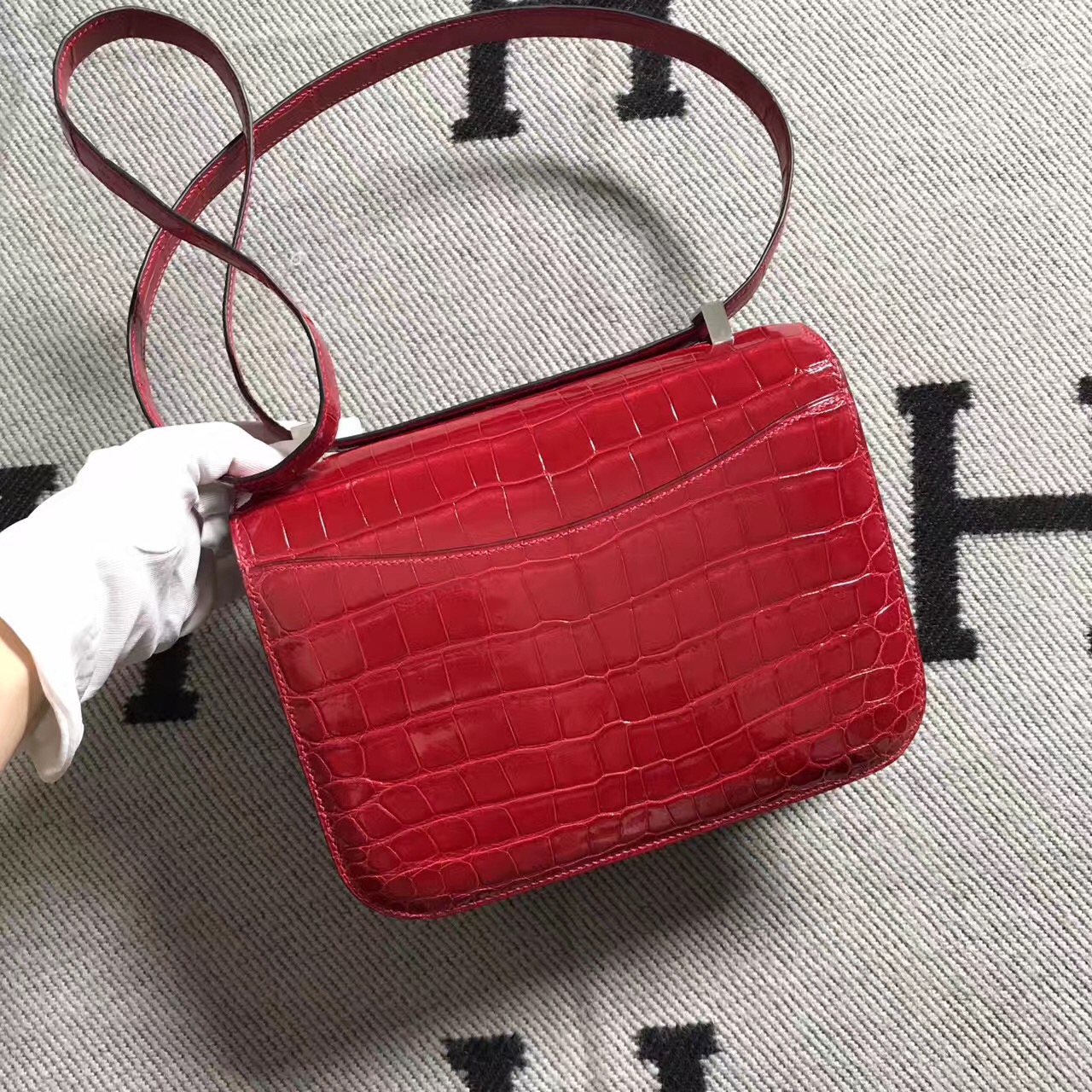 Hermes爱马仕 Constance 24 红色 原版皮 银扣-拉尔森鳄鱼皮具定制 - 爱马仕包包官网 Hermes爱马仕 Constance 24 红色 原版皮 银扣