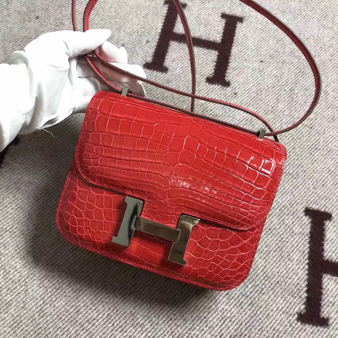 Hermes爱马仕 Constance 19 西瓜红 鳄鱼皮 银扣