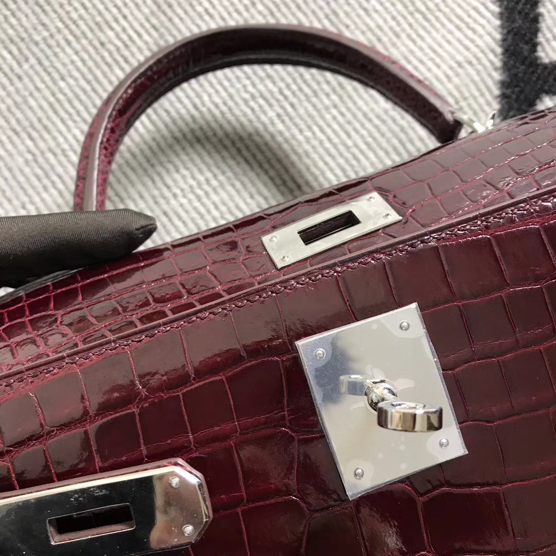 Hermès(爱马仕)Kelly凯莉包 湾鳄 酒红色 银扣 28cm-拉尔森鳄鱼皮具定制 - 爱马仕包包官网 Hermès(爱马仕)Kelly凯莉包 湾鳄 酒红色 银扣 28cm