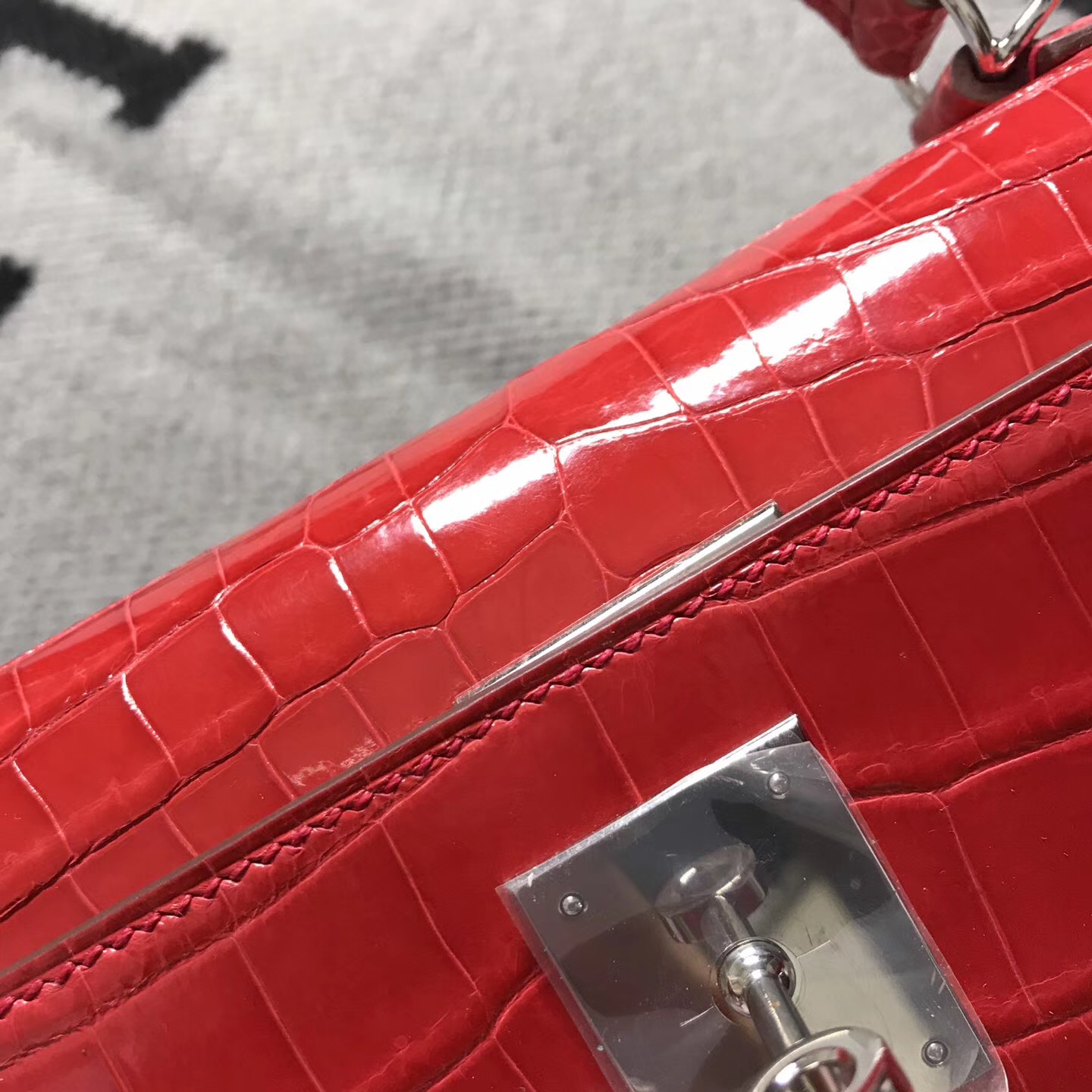 Hermès(爱马仕) Kelly凯莉包 西瓜红 银扣 28cm-拉尔森鳄鱼皮具定制 - 爱马仕包包官网 Hermès(爱马仕) Kelly凯莉包 西瓜红 银扣 28cm