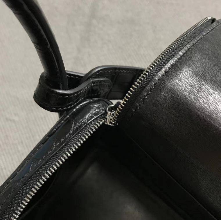 Hermes 爱马仕 雾面鳄鱼皮 Lindy 26CM 琳迪包 黑色银扣