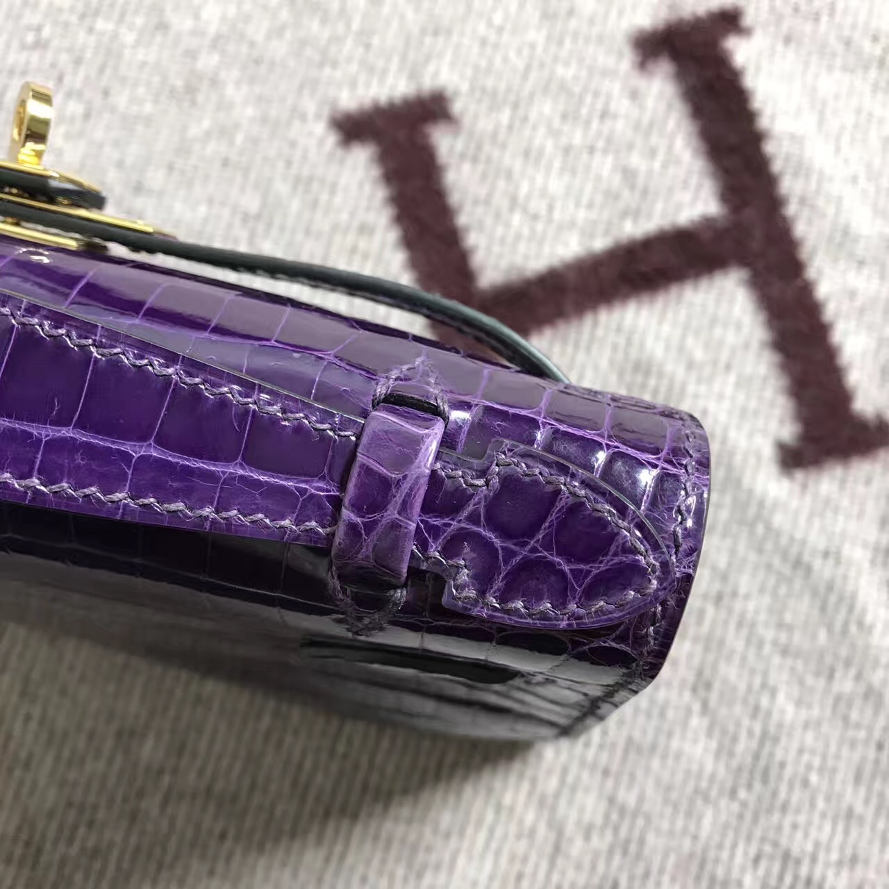 Hermès（爱马仕） Mini Kelly迷你凯莉 葡萄紫 鳄鱼皮 金扣 22cm