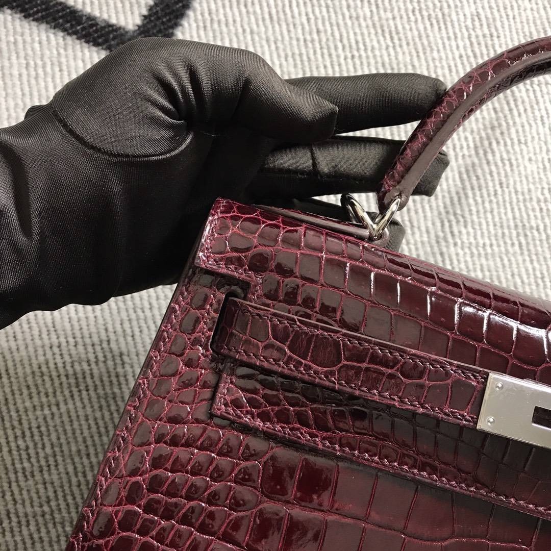 Hermès（爱马仕）Kelly凯莉包 湾鳄 酒红色 银扣 28cm