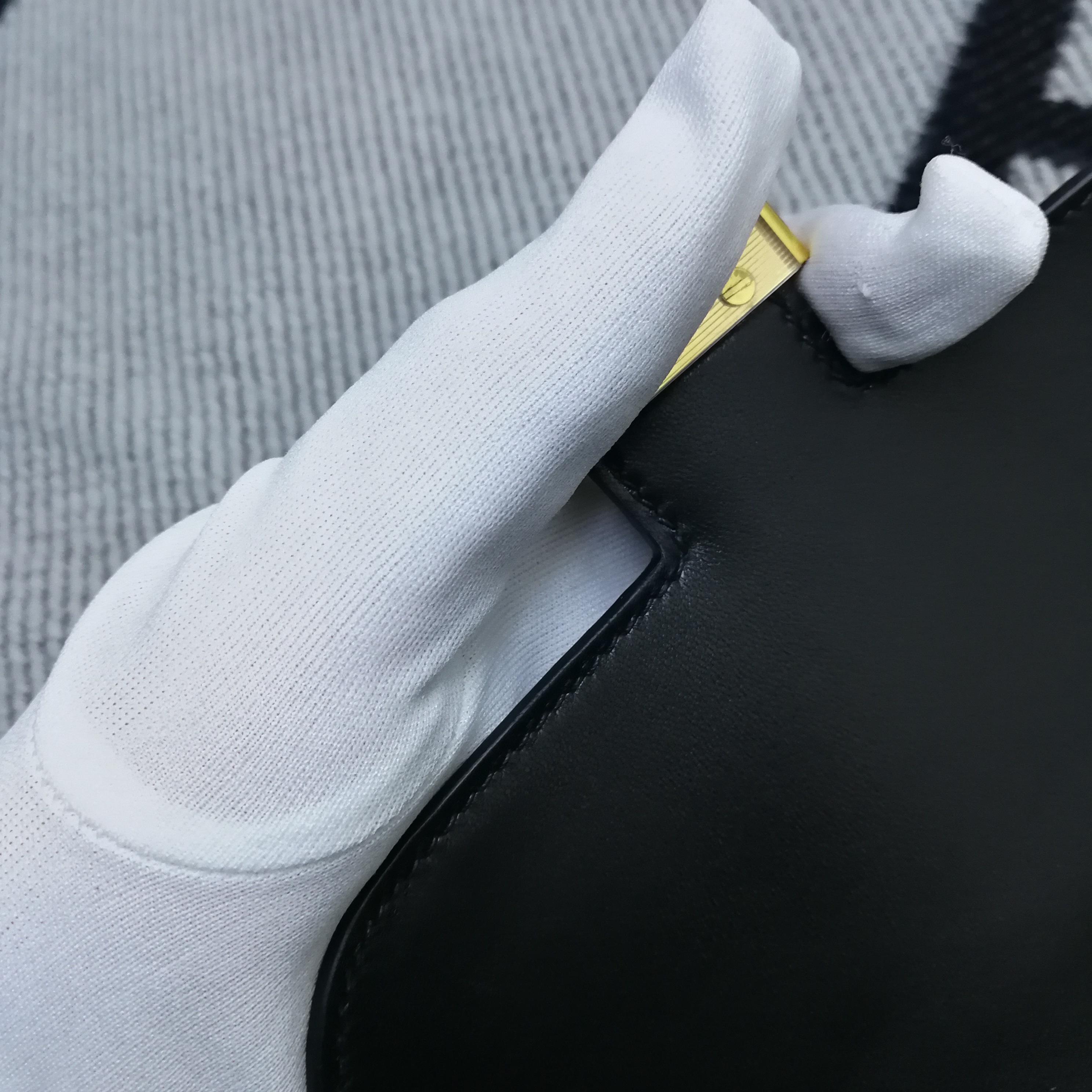 Hermes爱马仕 Constance 19 黑亚 原版皮 金扣-拉尔森鳄鱼皮具定制 - 爱马仕包包官网 Hermes爱马仕 Constance 19 黑亚 原版皮 金扣