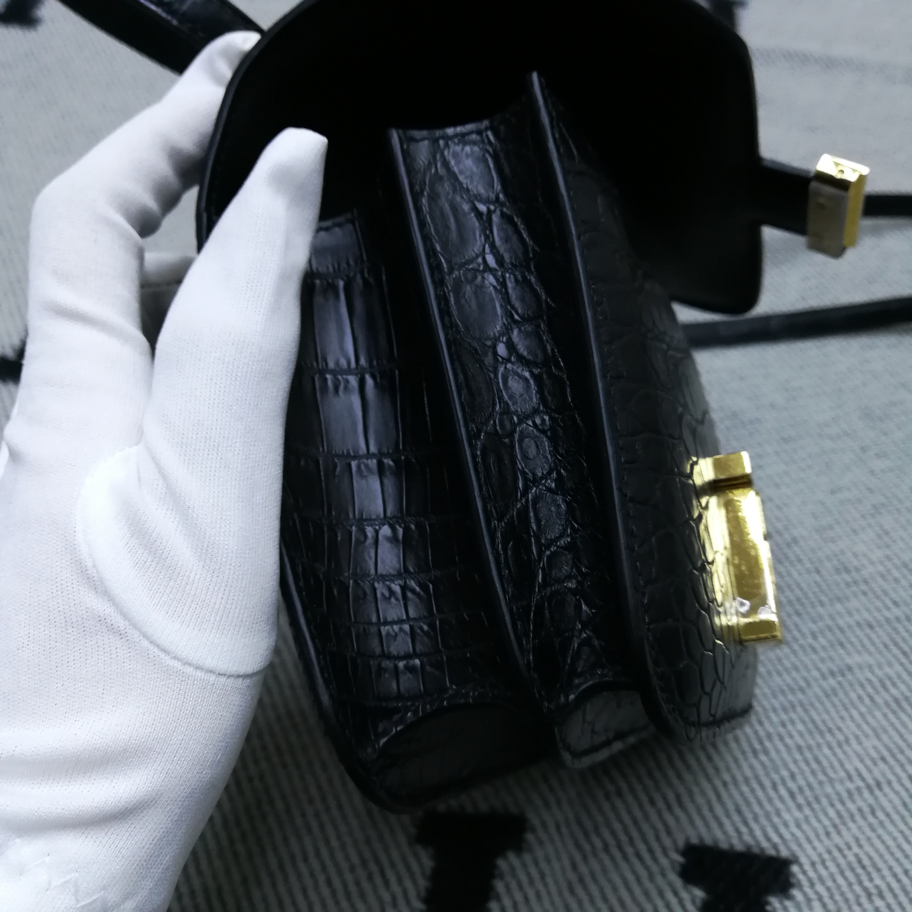 Hermes爱马仕 Constance 19 黑亚 原版皮 金扣-拉尔森鳄鱼皮具定制 - 爱马仕包包官网 Hermes爱马仕 Constance 19 黑亚 原版皮 金扣