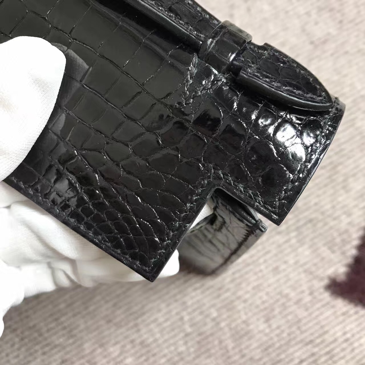 Hermès(爱马仕) Mini Kelly迷你凯莉 黑色 鳄鱼皮 金扣 22cm-拉尔森鳄鱼皮具定制 - 爱马仕包包官网 Hermès(爱马仕) Mini Kelly迷你凯莉 黑色 鳄鱼皮 金扣 22cm