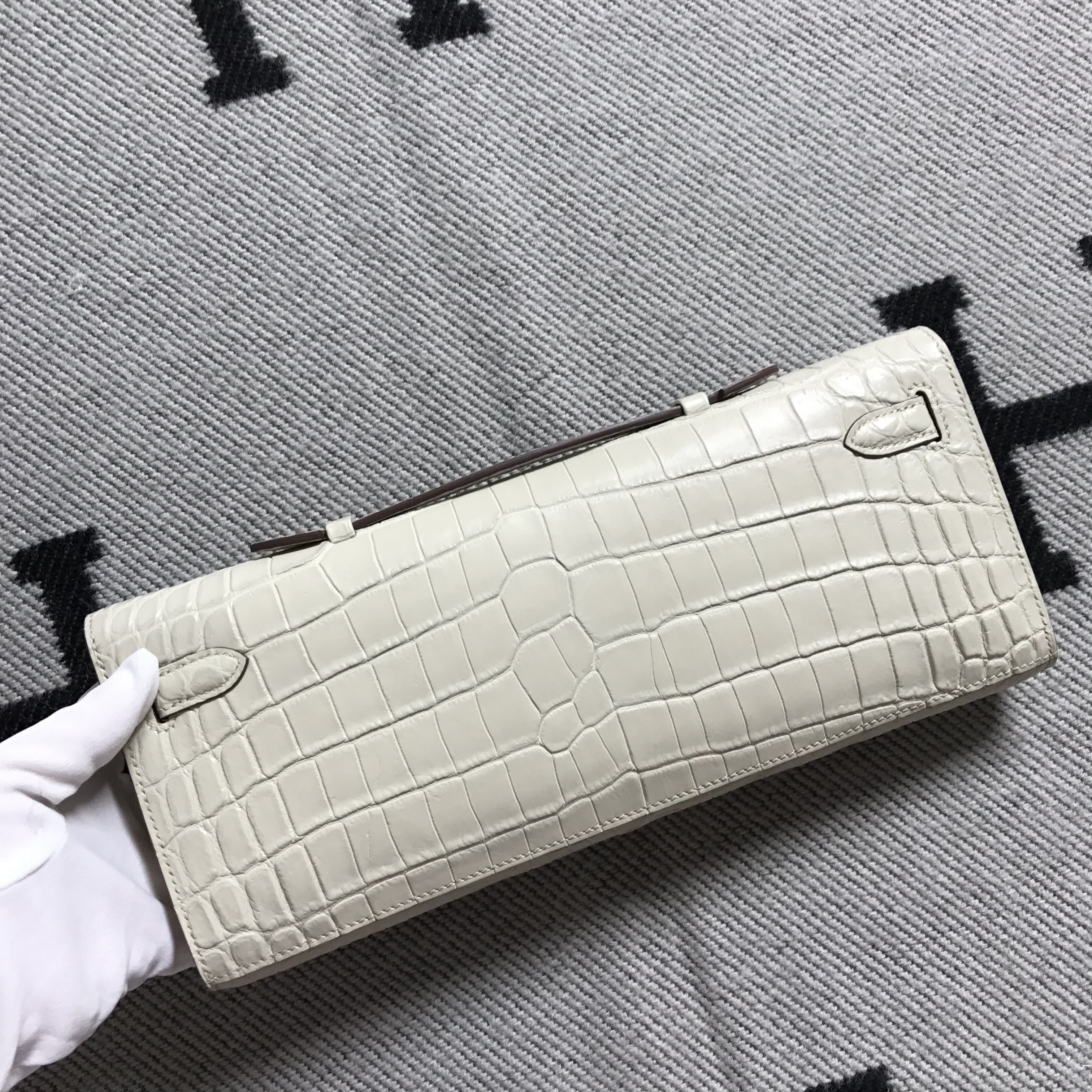 Hermès（爱马仕）Kelly Cut长款手包 浅灰色 银扣 2代