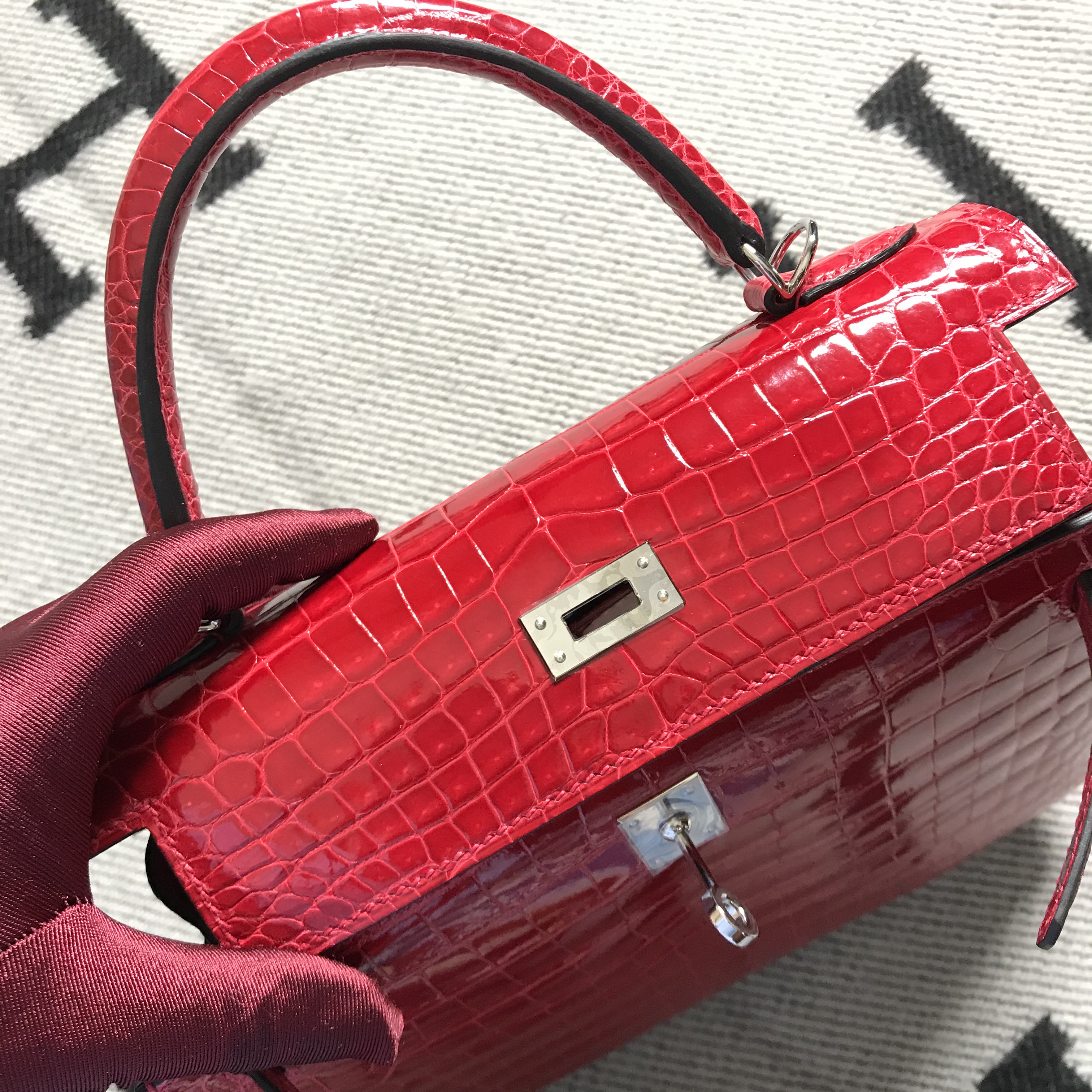 Hermès(爱马仕)Kelly 凯莉包 大红色 银扣 25cm-拉尔森鳄鱼皮具定制 - 爱马仕包包官网 Hermès(爱马仕)Kelly 凯莉包 大红色 银扣 25cm