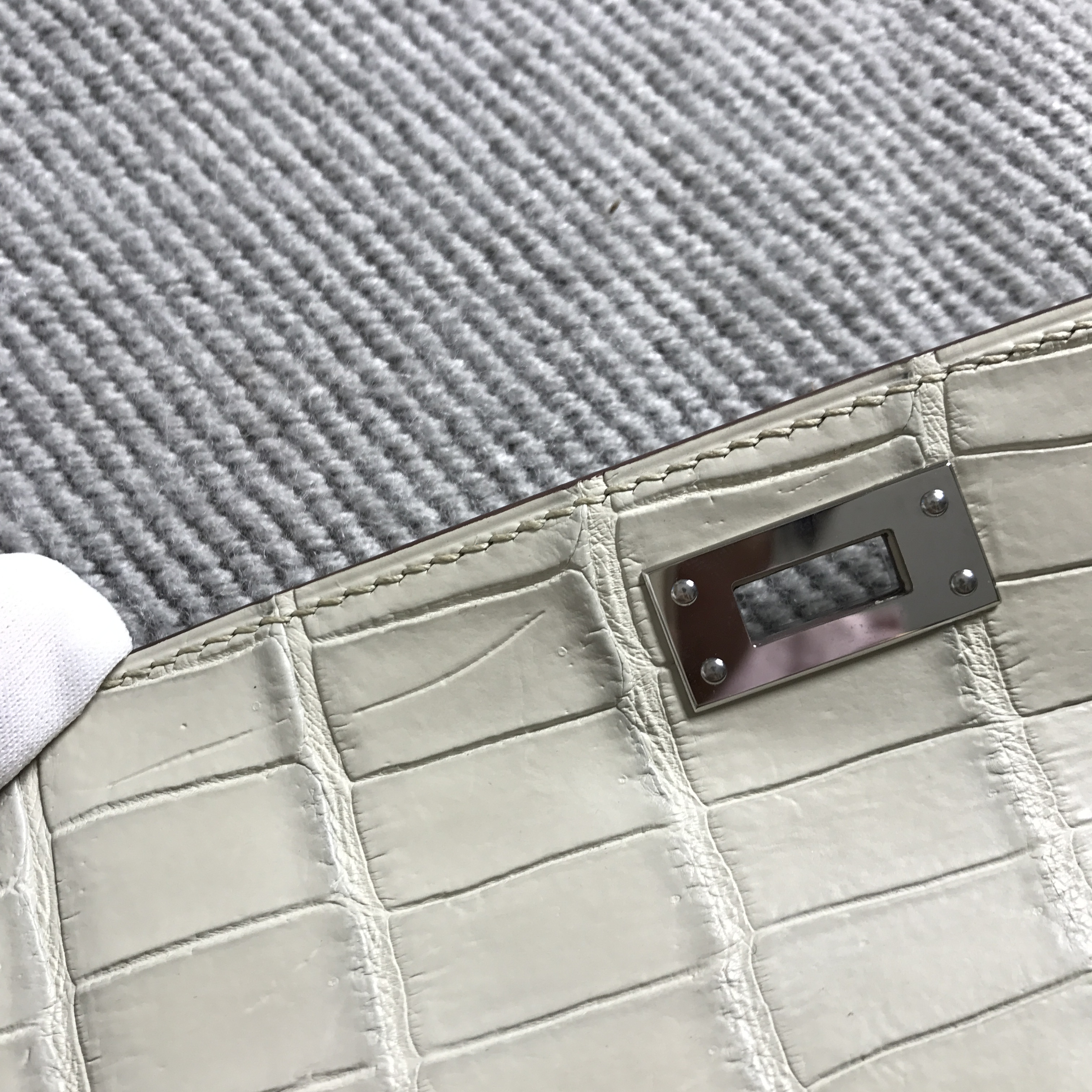 Hermès（爱马仕）Kelly Cut长款手包 浅灰色 银扣 2代