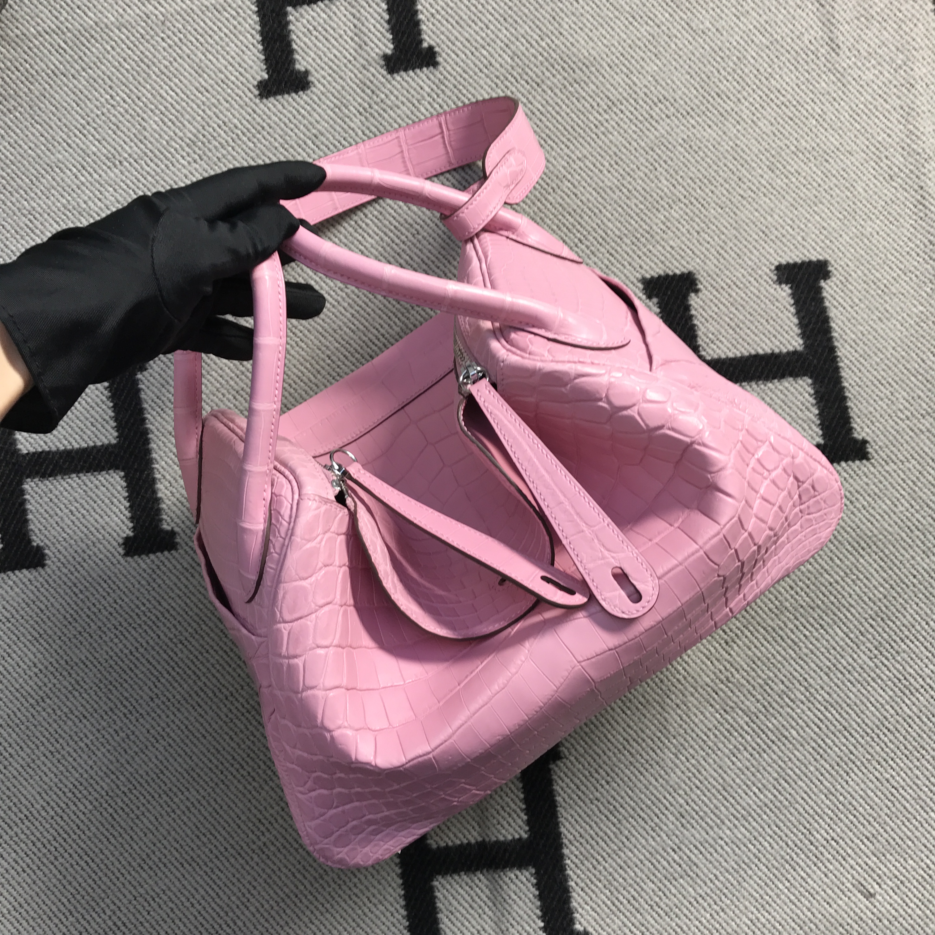 Hermès（爱马仕）新款 Lindy 琳迪包 樱花粉 银扣 30cm