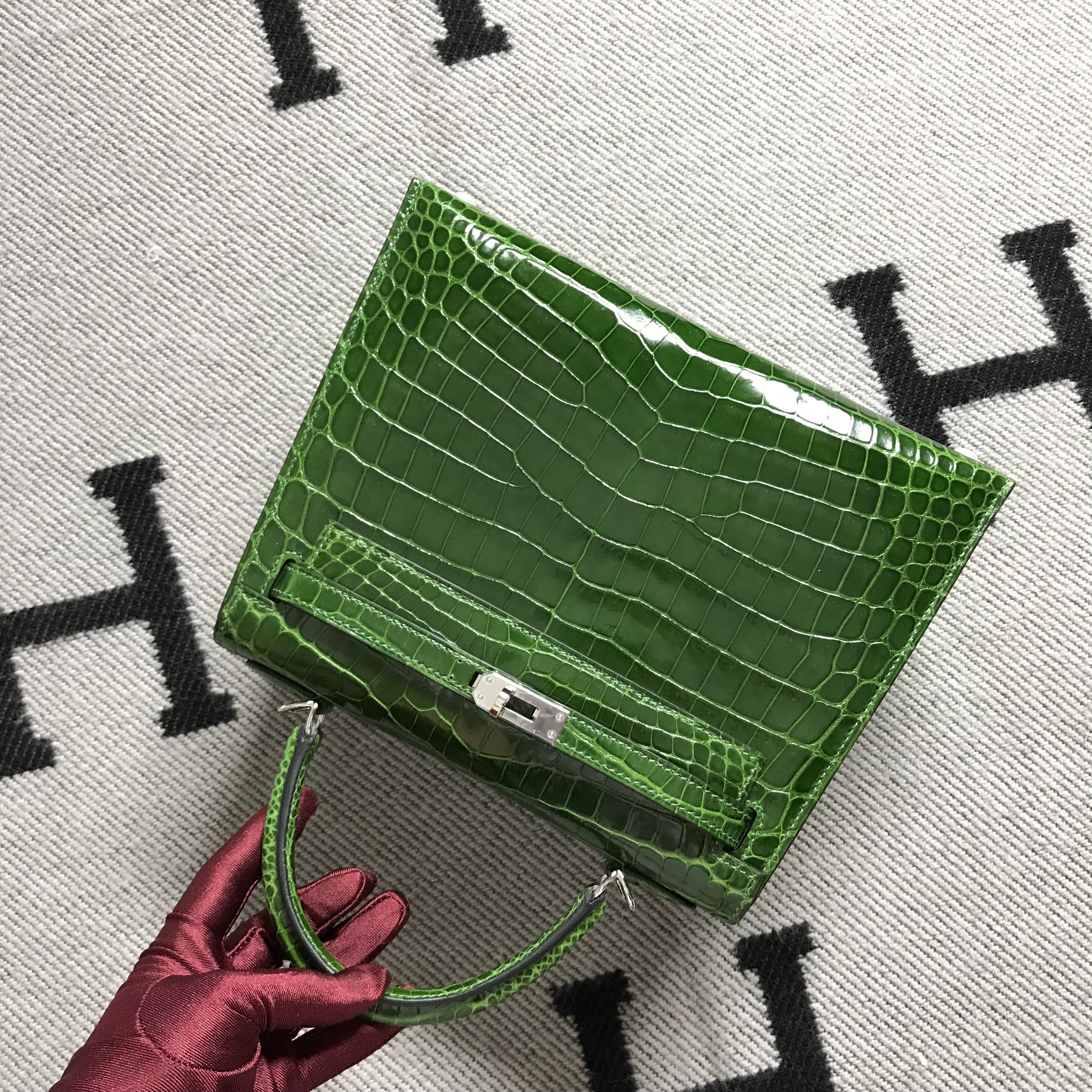 Hermès(爱马仕)Kelly 凯莉包 草绿色 银扣 25cm-拉尔森鳄鱼皮具定制 - 爱马仕包包官网 Hermès(爱马仕)Kelly 凯莉包 草绿色 银扣 25cm