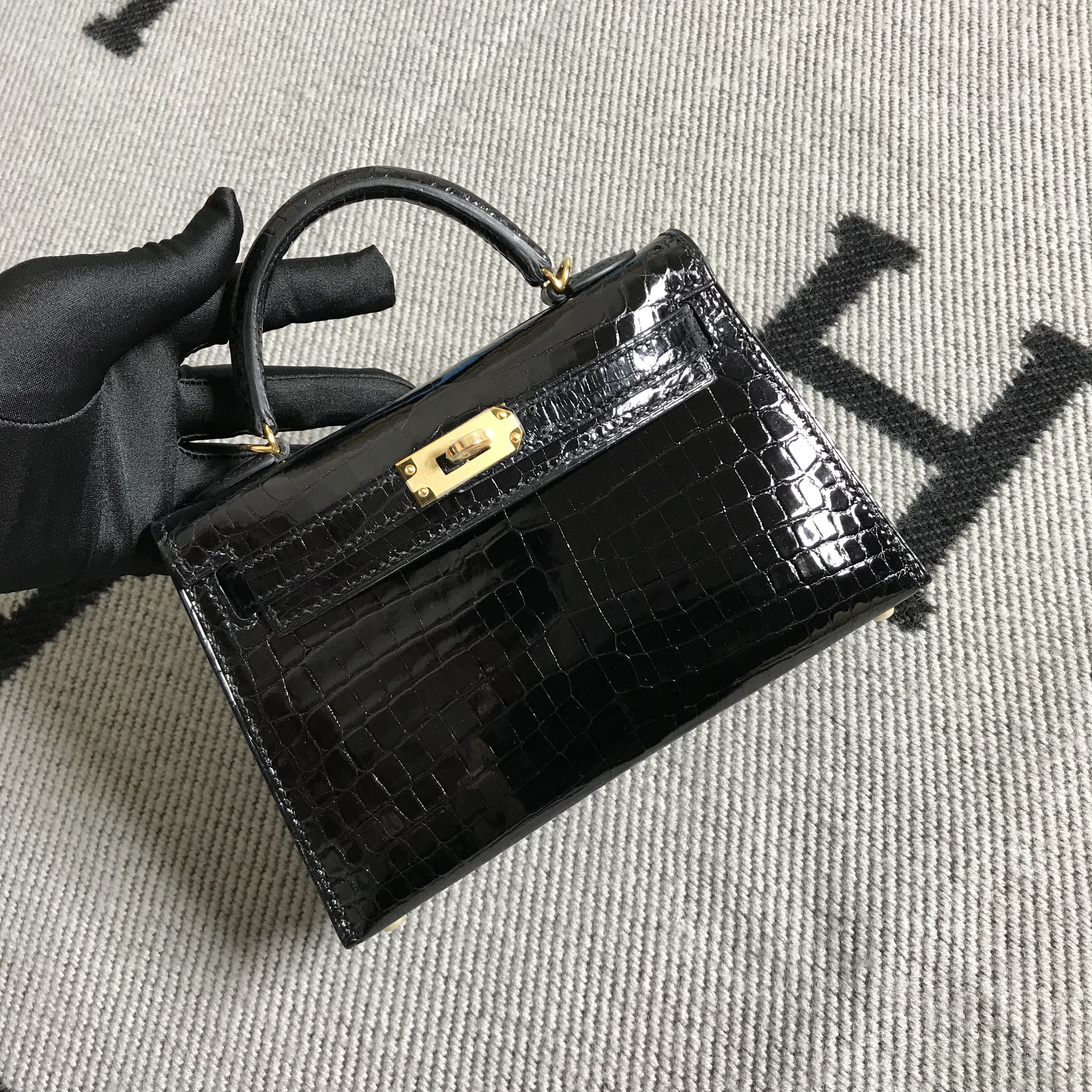 Hermès(爱马仕) Mini Kelly迷你凯莉 黑色 金扣 2代-拉尔森鳄鱼皮具定制 - 爱马仕包包官网 Hermès(爱马仕) Mini Kelly迷你凯莉 黑色 金扣 2代