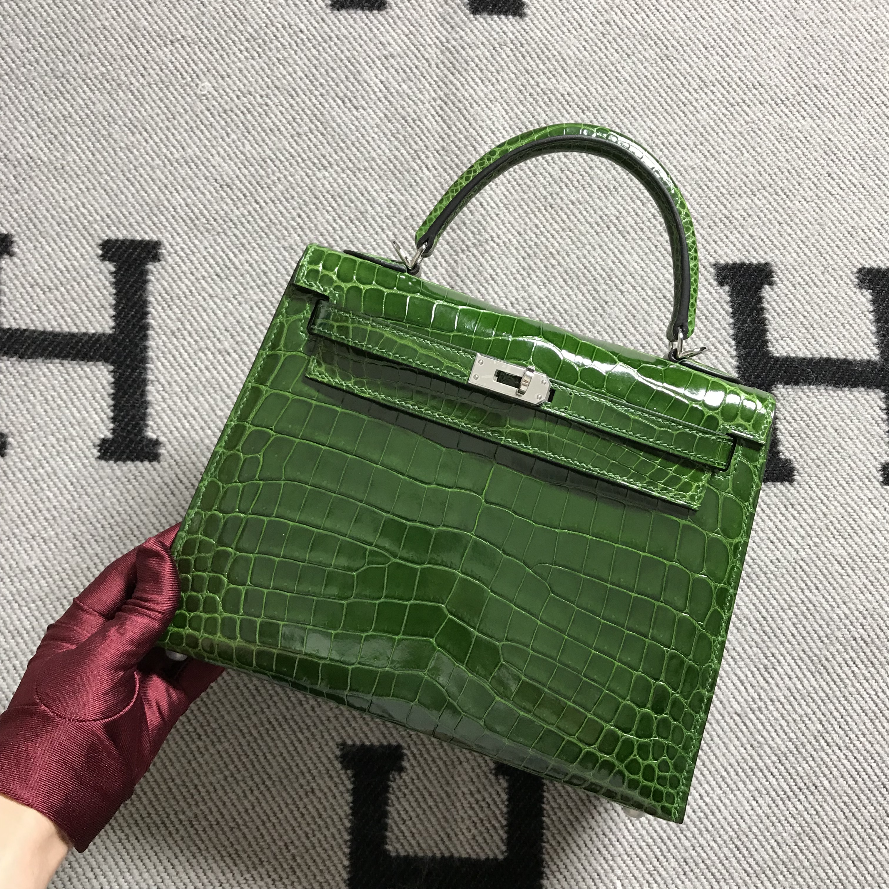 Hermès（爱马仕）Kelly 凯莉包 草绿色 银扣 25cm