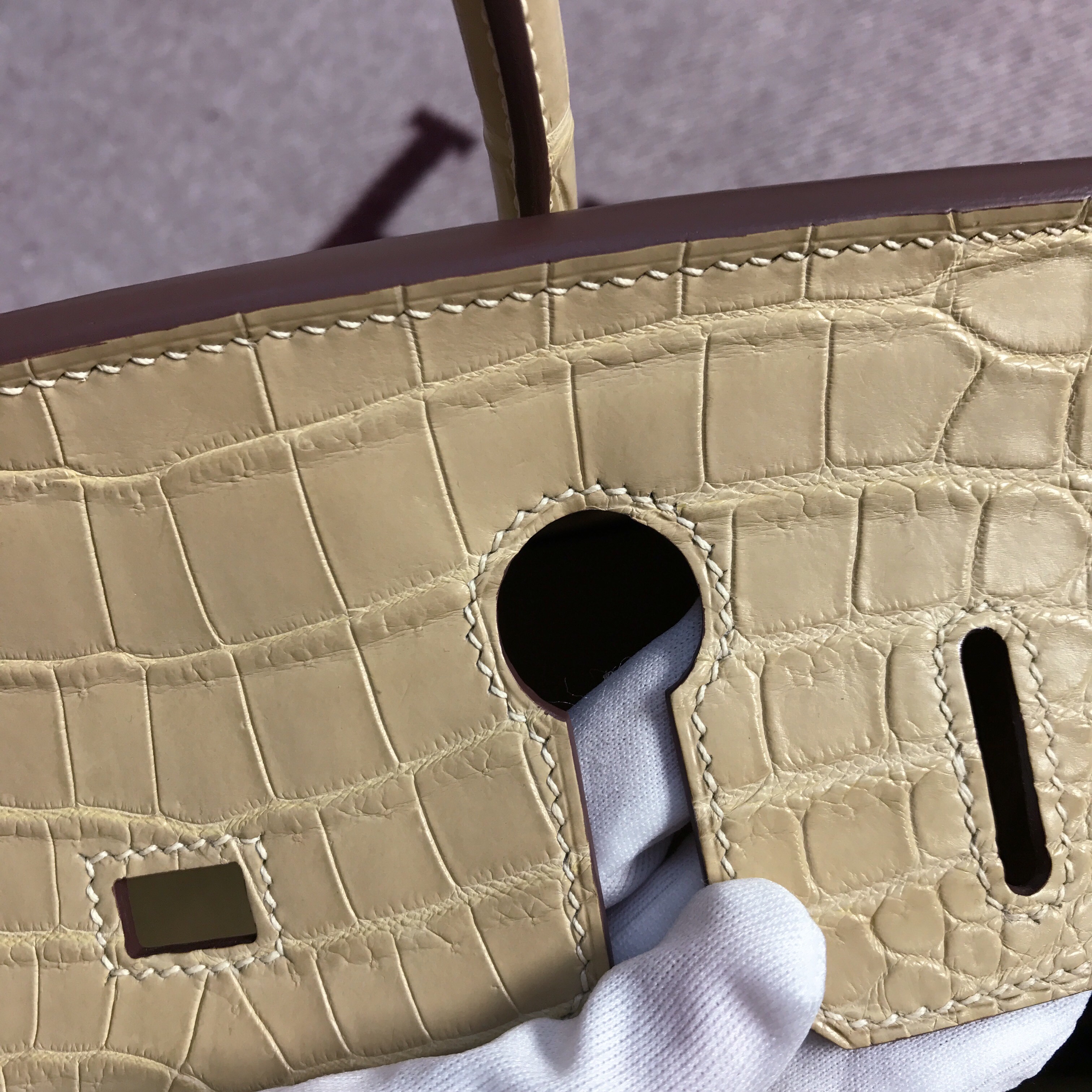 Hermès(爱马仕)Birkin 铂金包 米杏色 银扣 25cm-拉尔森鳄鱼皮具定制 - 爱马仕包包官网 Hermès(爱马仕)Birkin 铂金包 米杏色 银扣 25cm