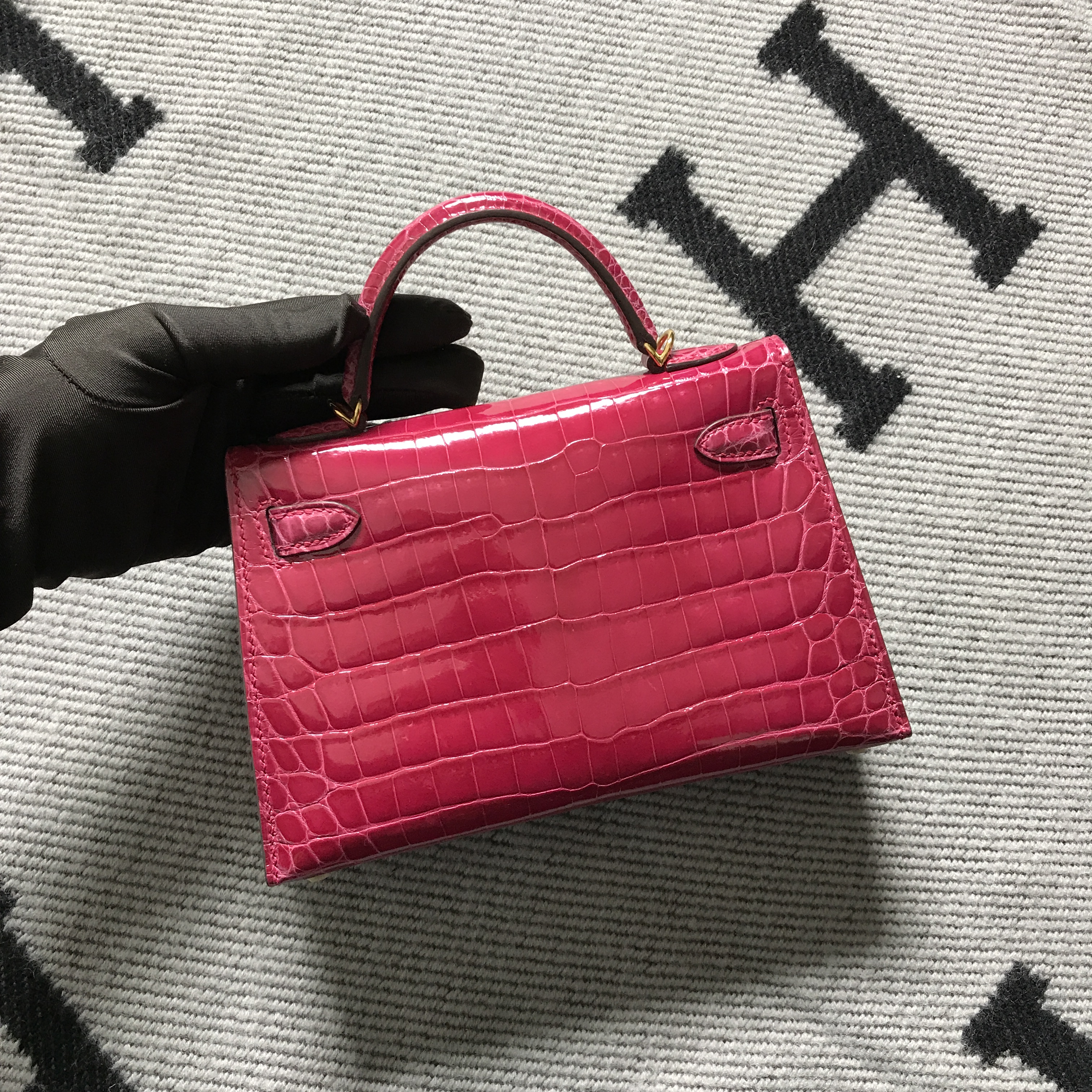 Hermès(爱马仕) Mini Kelly迷你凯莉 胭脂红 金扣 2代-拉尔森鳄鱼皮具定制 - 爱马仕包包官网 Hermès(爱马仕) Mini Kelly迷你凯莉 胭脂红 金扣 2代