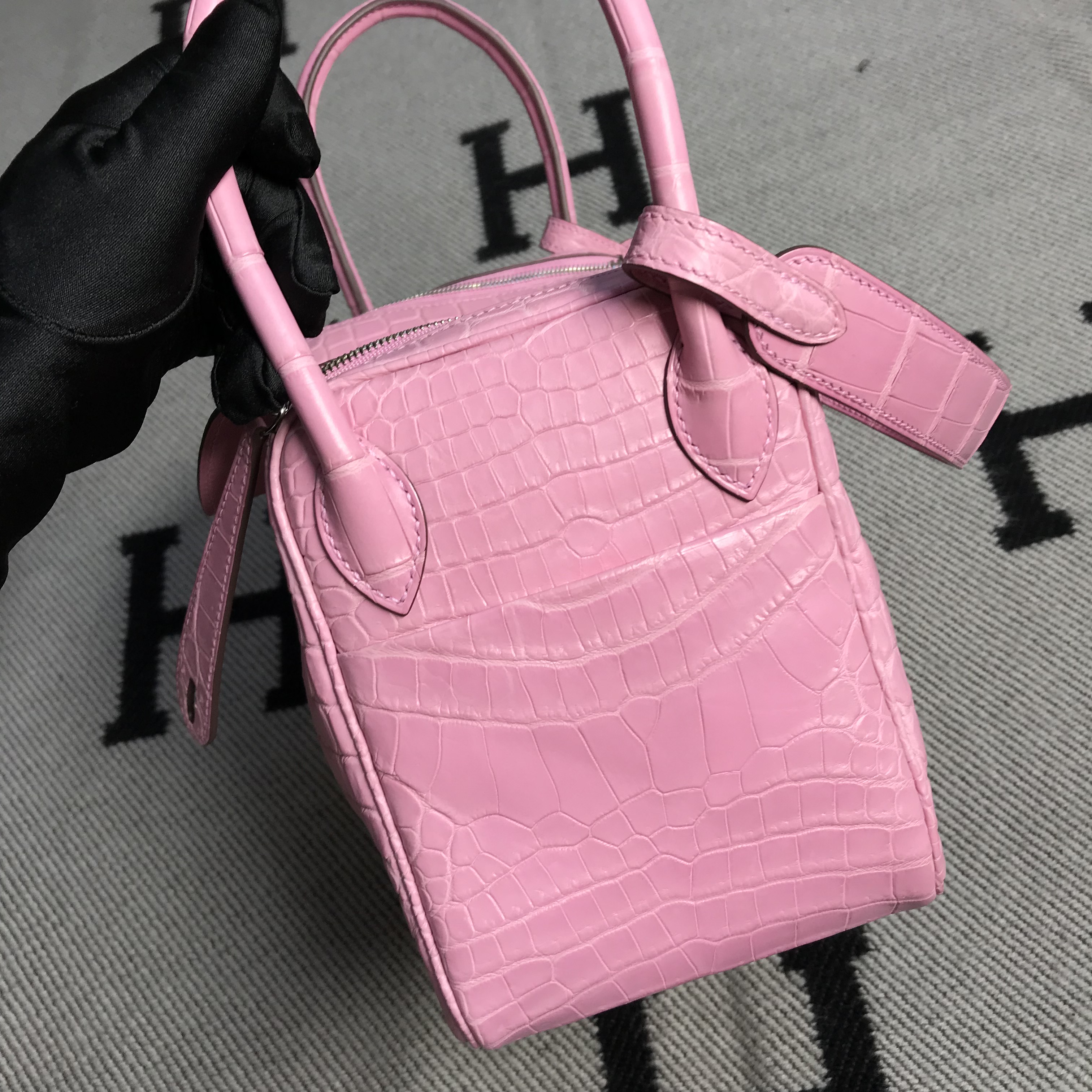 Hermès（爱马仕）新款 Lindy 琳迪包 樱花粉 银扣 26cm