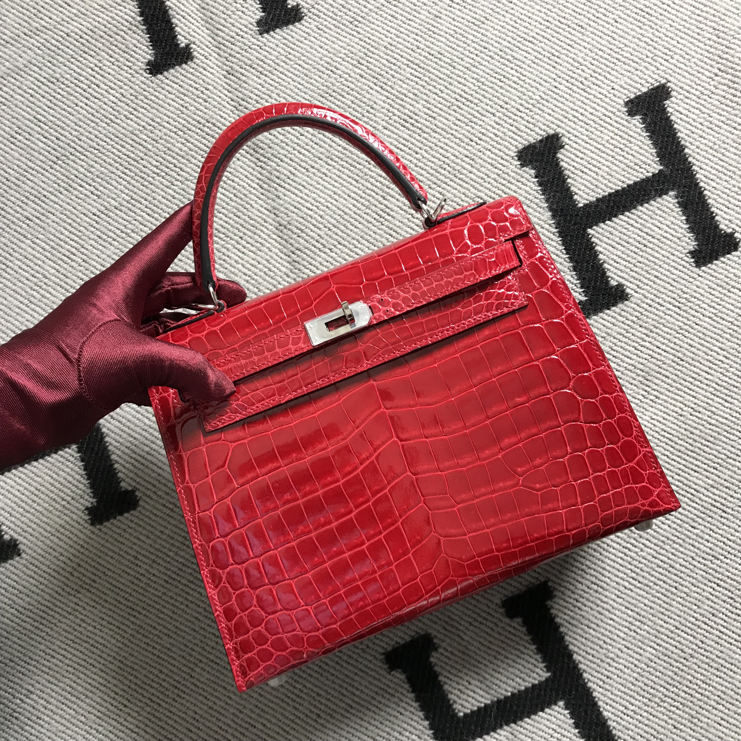 Hermès（爱马仕）Kelly 凯莉包 大红色 银扣 25cm