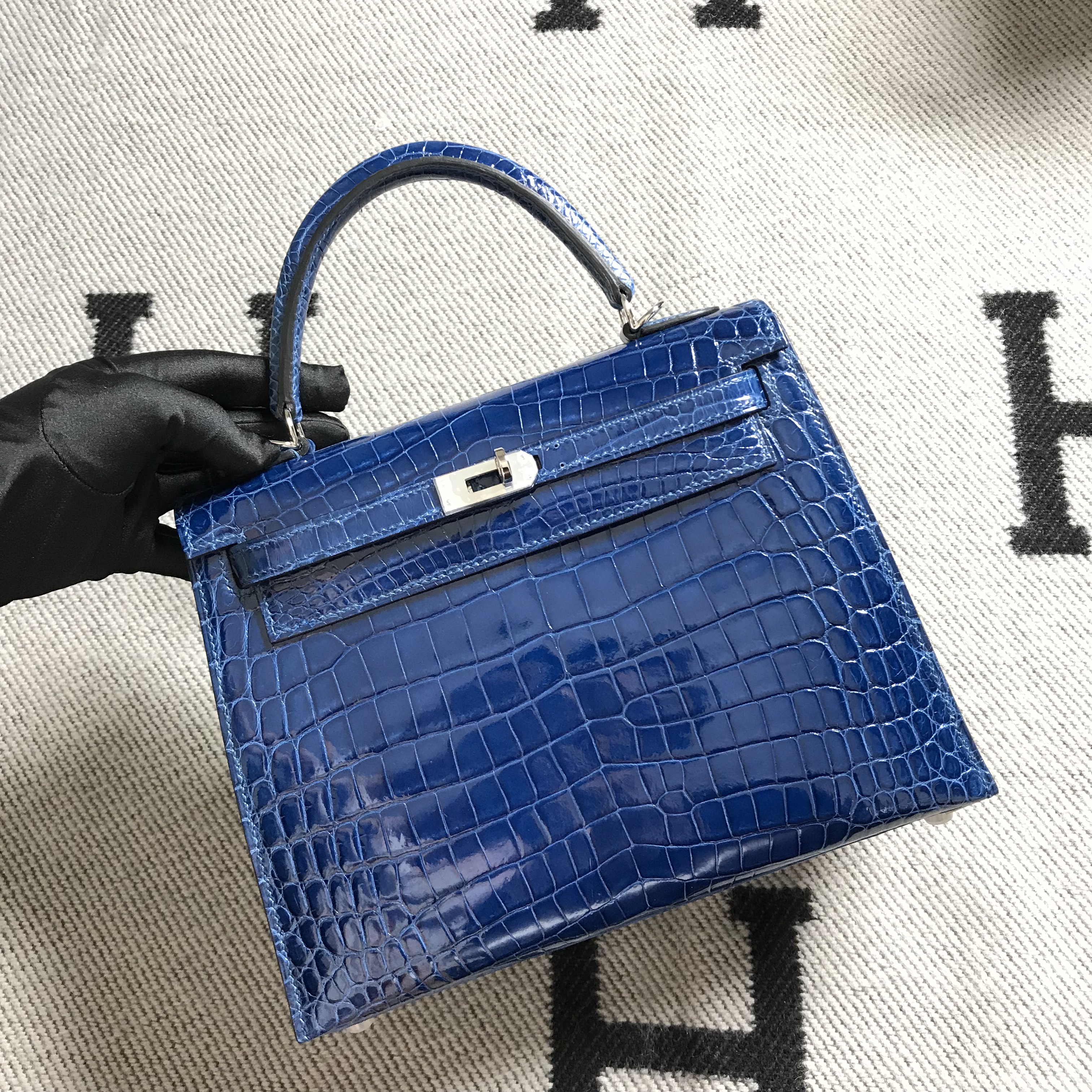 Hermès（爱马仕）Kelly 凯莉包 宝蓝色 银扣 25cm