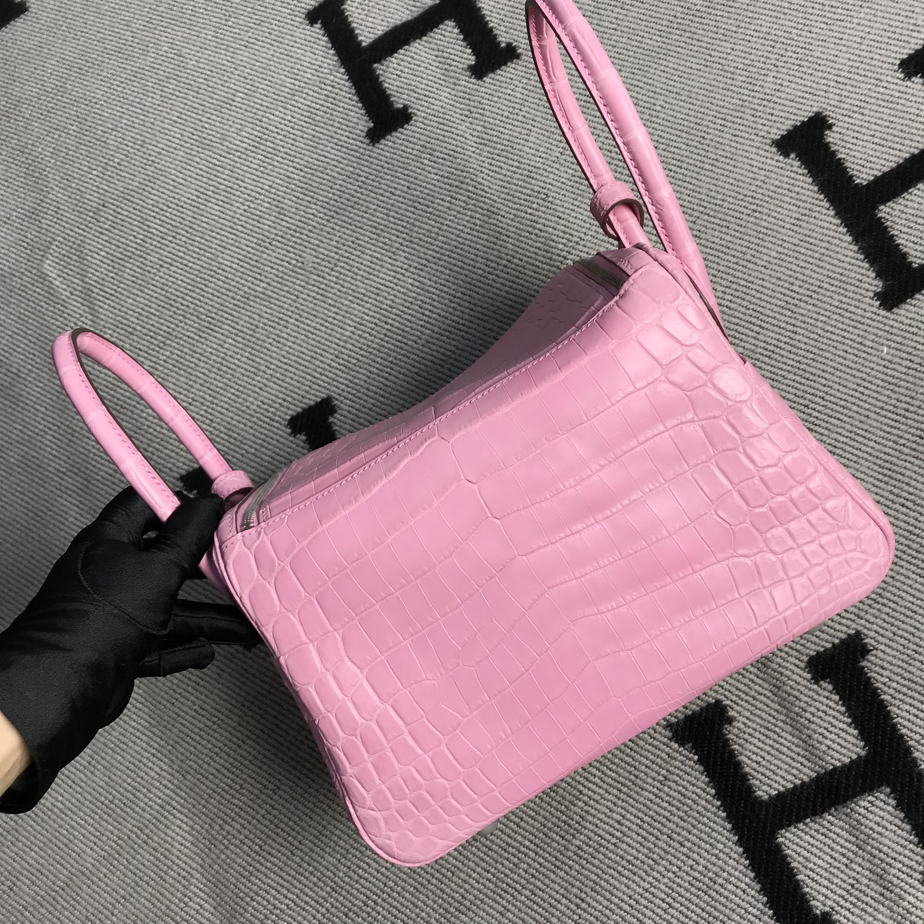 Hermès（爱马仕）新款 Lindy 琳迪包 樱花粉 银扣 26cm