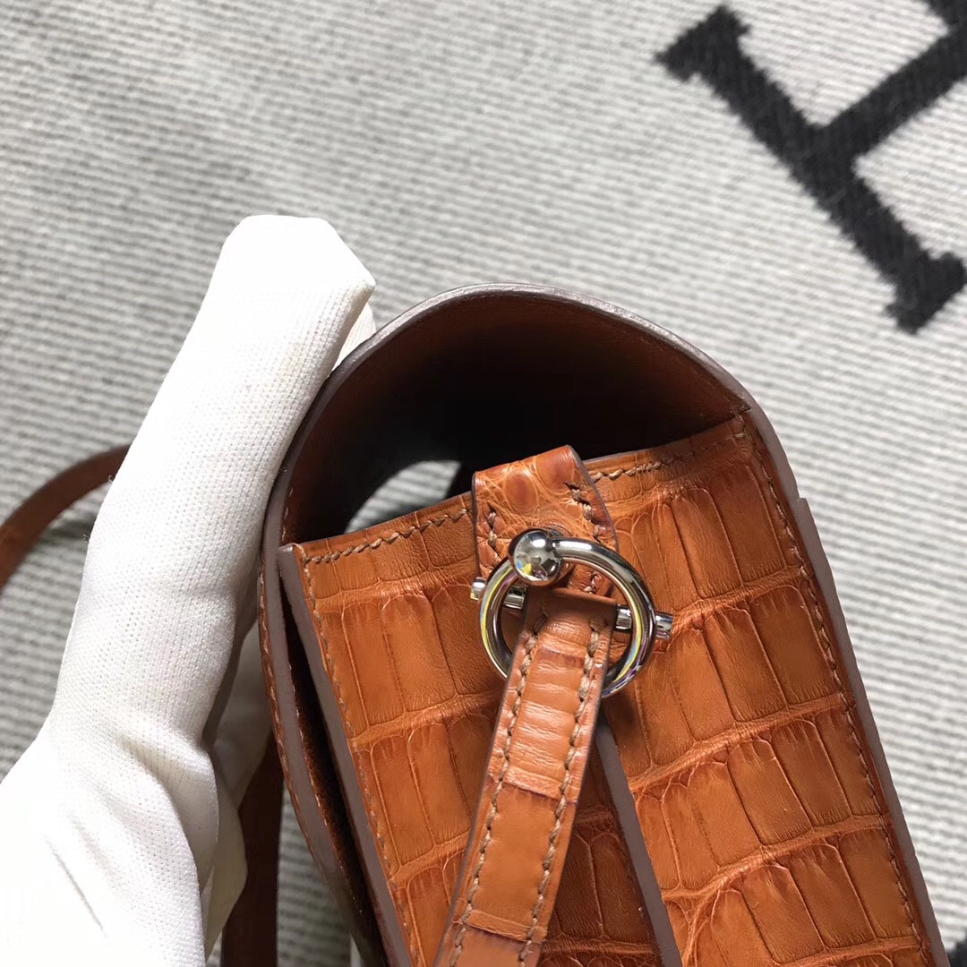 Hermès(爱马仕) Roulis猪鼻包 美洲浅棕色 银扣 18cm-拉尔森鳄鱼皮具定制 - 爱马仕包包官网 Hermès(爱马仕) Roulis猪鼻包 美洲浅棕色 银扣 18cm