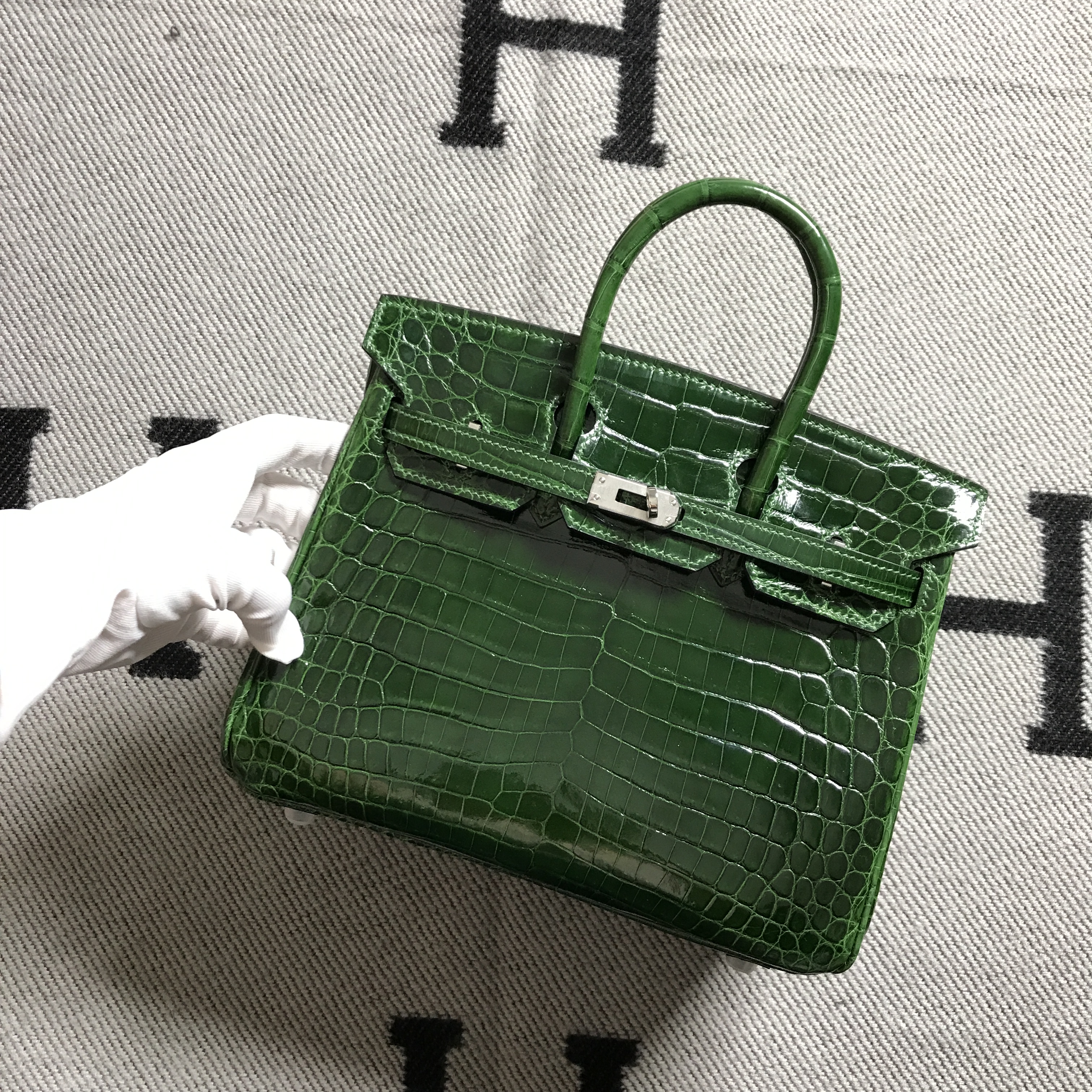 Hermès(爱马仕)Birkin 铂金包 翡翠绿 银扣 25cm-拉尔森鳄鱼皮具定制 - 爱马仕包包官网 Hermès(爱马仕)Birkin 铂金包 翡翠绿 银扣 25cm