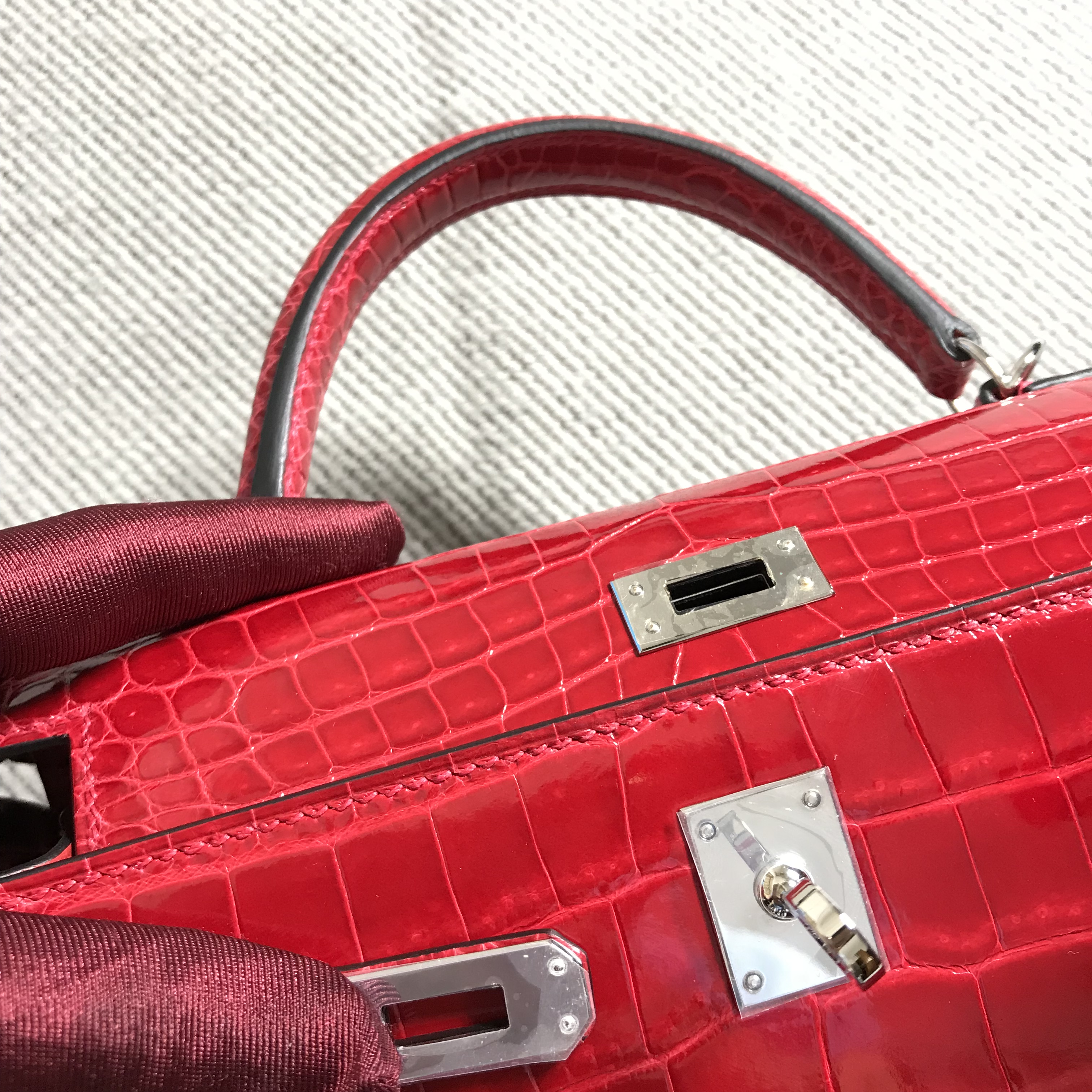 Hermès（爱马仕）Kelly 凯莉包 大红色 银扣 25cm