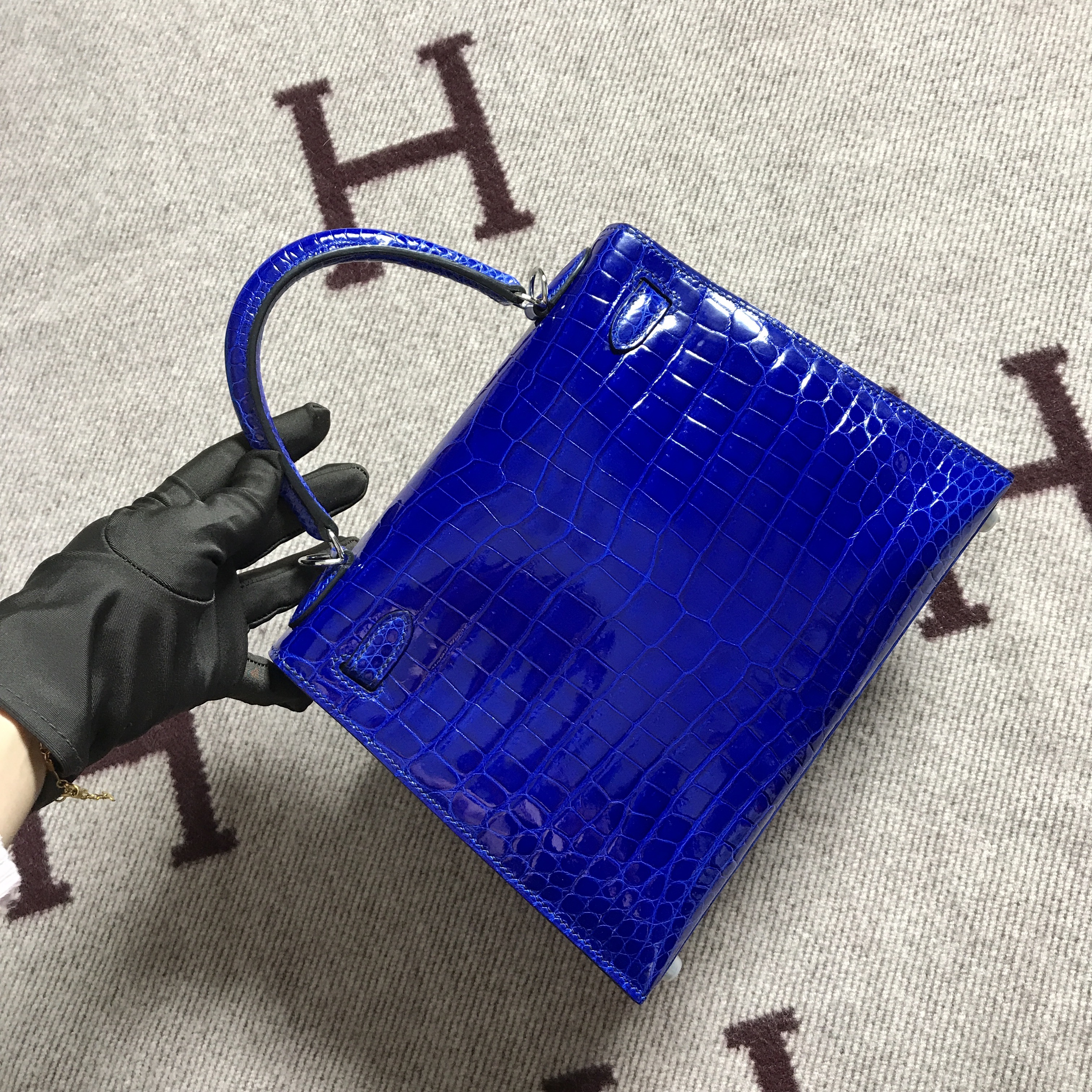 Hermès(爱马仕) Kelly 凯莉包 电光蓝 银扣 25cm-拉尔森鳄鱼皮具定制 - 爱马仕包包官网 Hermès(爱马仕) Kelly 凯莉包 电光蓝 银扣 25cm
