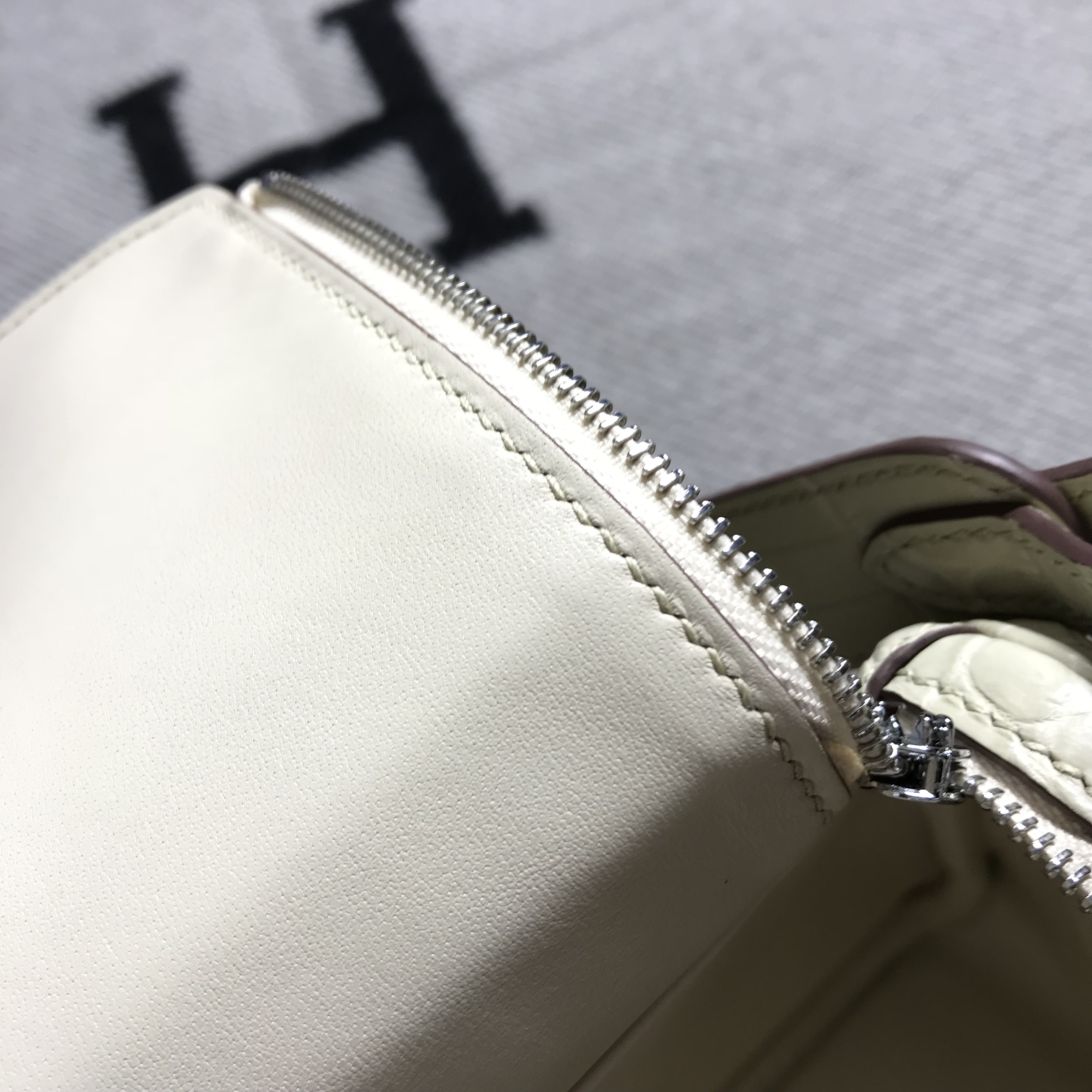 Hermès（爱马仕）新款 Lindy 琳迪包 米白色 银扣 26cm