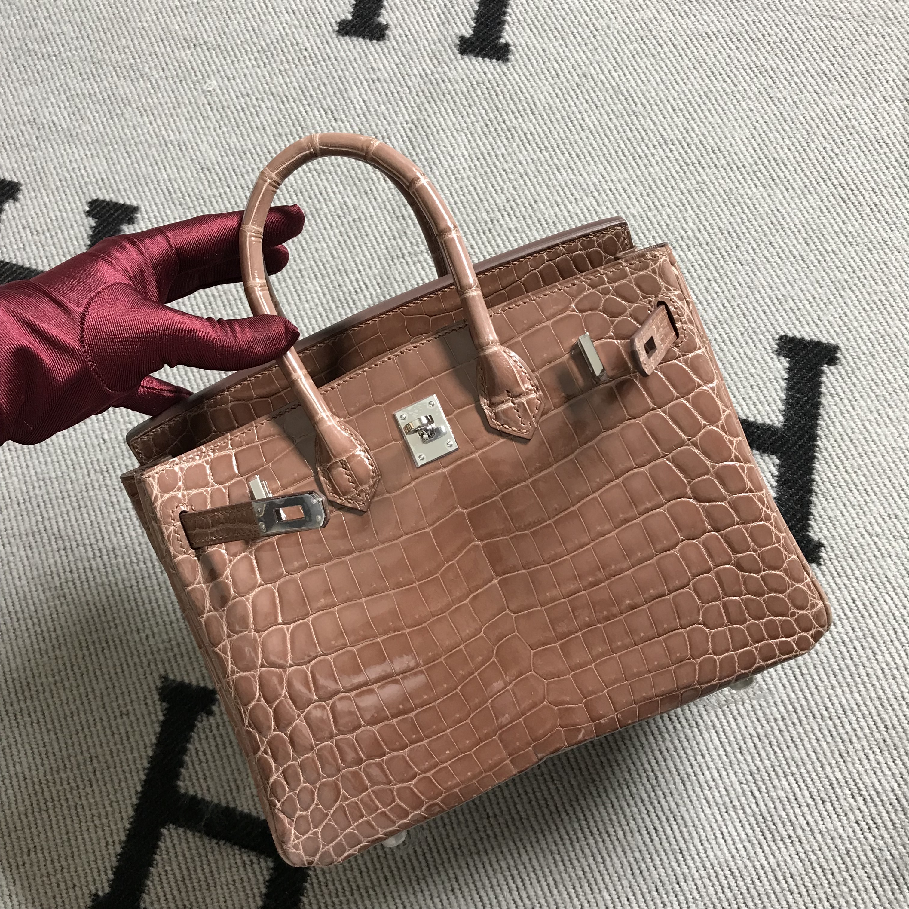 Hermès(爱马仕)Birkin 铂金包 褐色 银扣 25cm-拉尔森鳄鱼皮具定制 - 爱马仕包包官网 Hermès(爱马仕)Birkin 铂金包 褐色 银扣 25cm