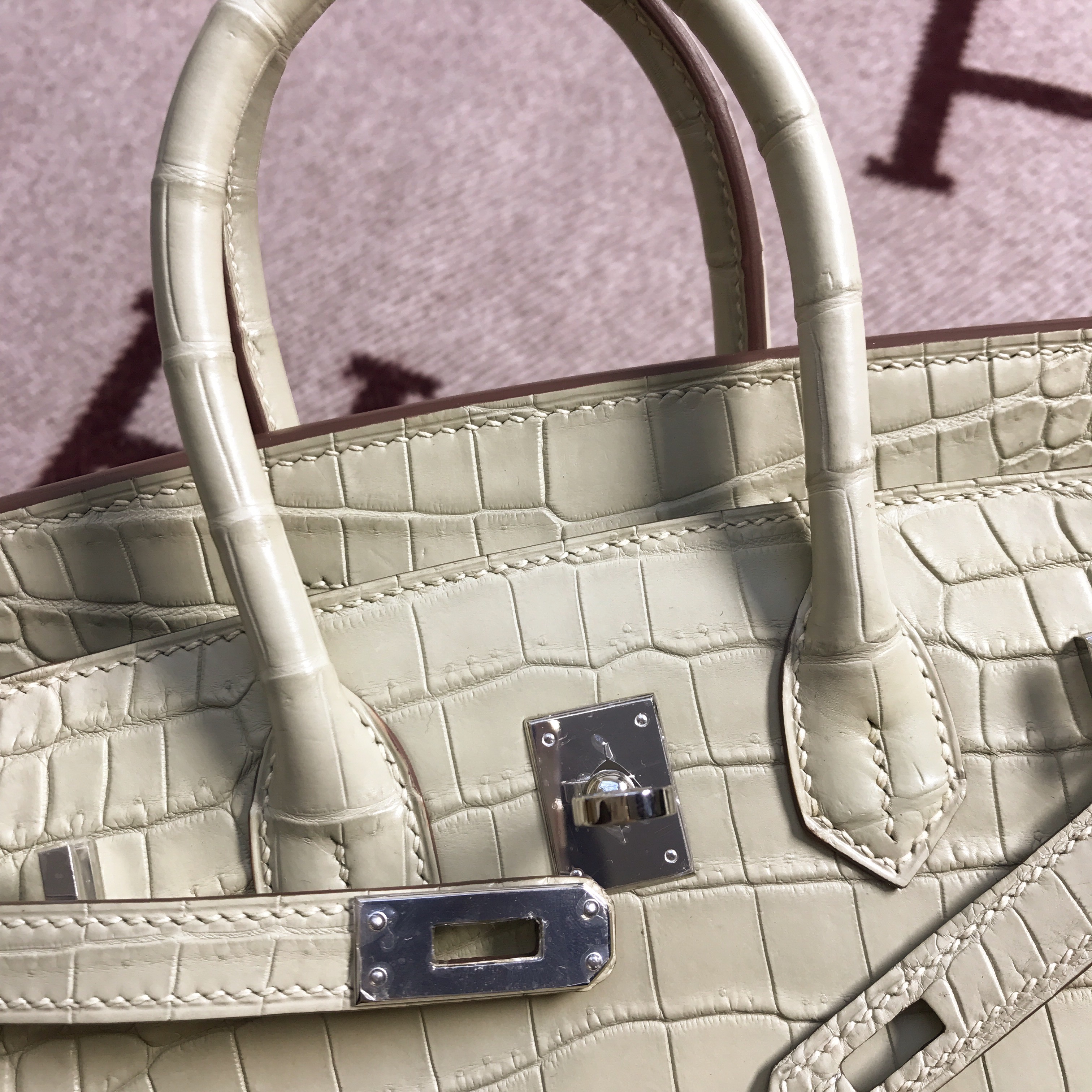 Hermès(爱马仕)Birkin 铂金包 米杏色 银扣 25cm-拉尔森鳄鱼皮具定制 - 爱马仕包包官网 Hermès(爱马仕)Birkin 铂金包 米杏色 银扣 25cm