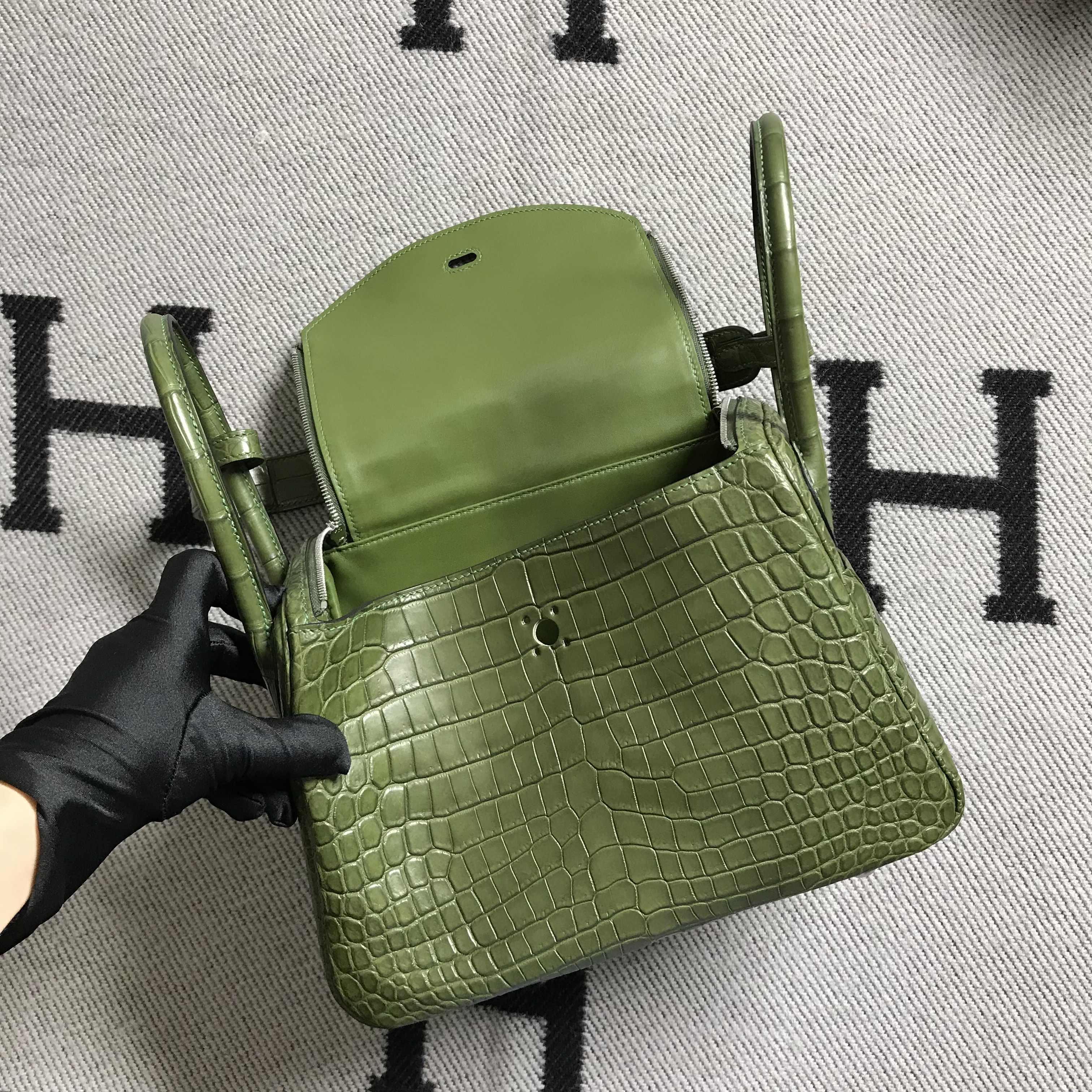 Hermès（爱马仕）新款 Lindy 琳迪包 森林绿 银扣 26cm