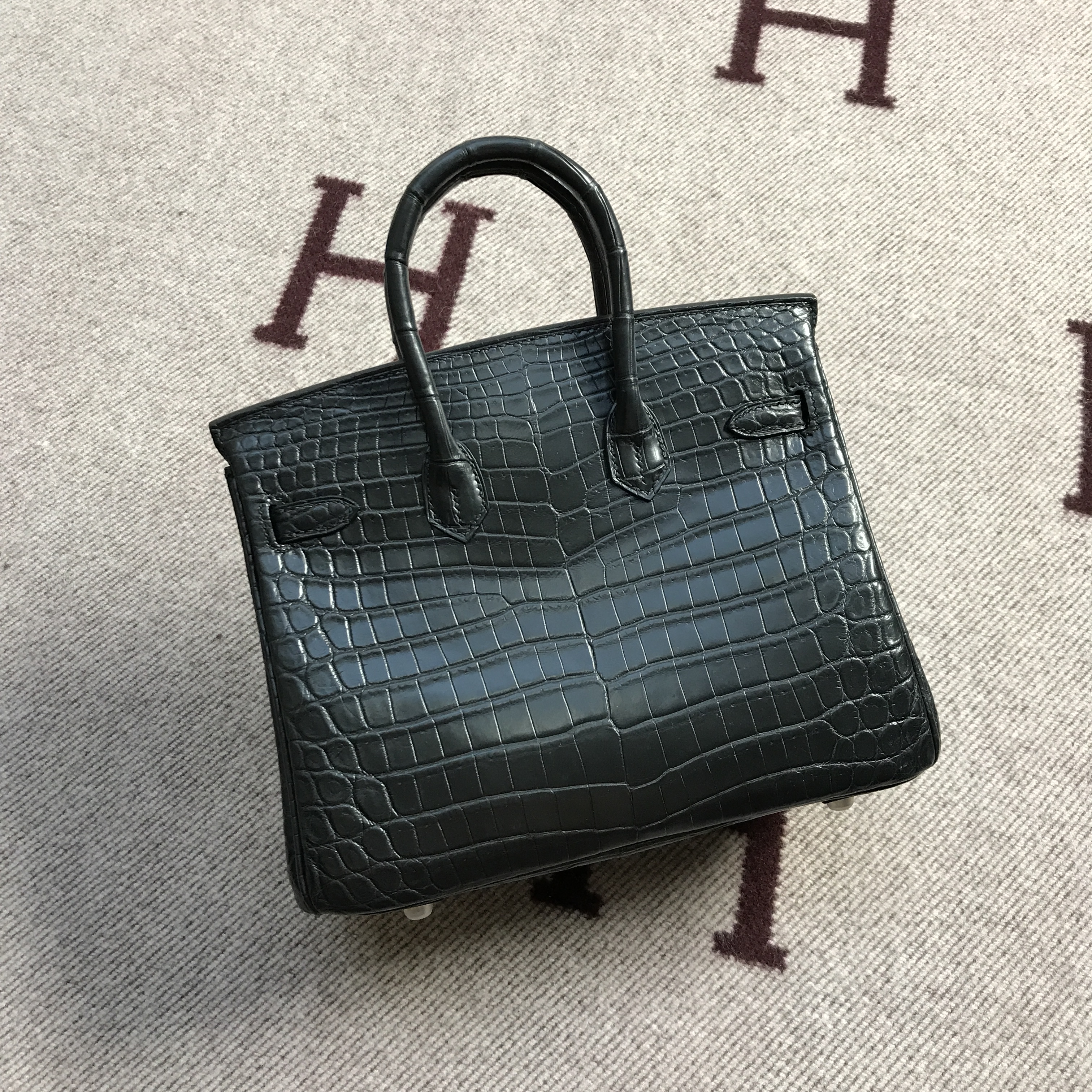 Hermès(爱马仕)Birkin 铂金包 黑色 亚光 银扣 25cm-拉尔森鳄鱼皮具定制 - 爱马仕包包官网 Hermès(爱马仕)Birkin 铂金包 黑色 亚光 银扣 25cm