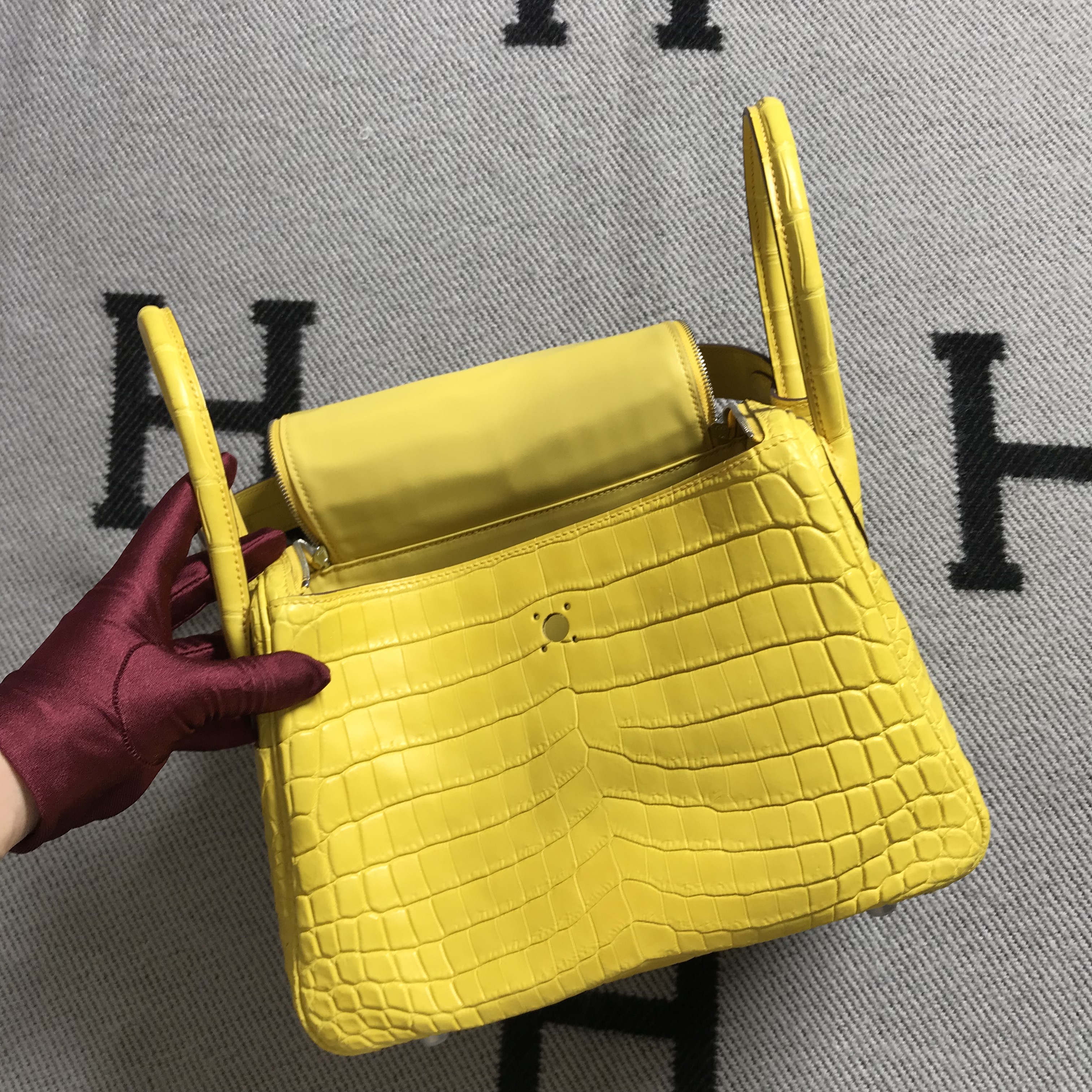 Hermès（爱马仕）新款 Lindy 琳迪包 柠檬黄 银扣 26cm