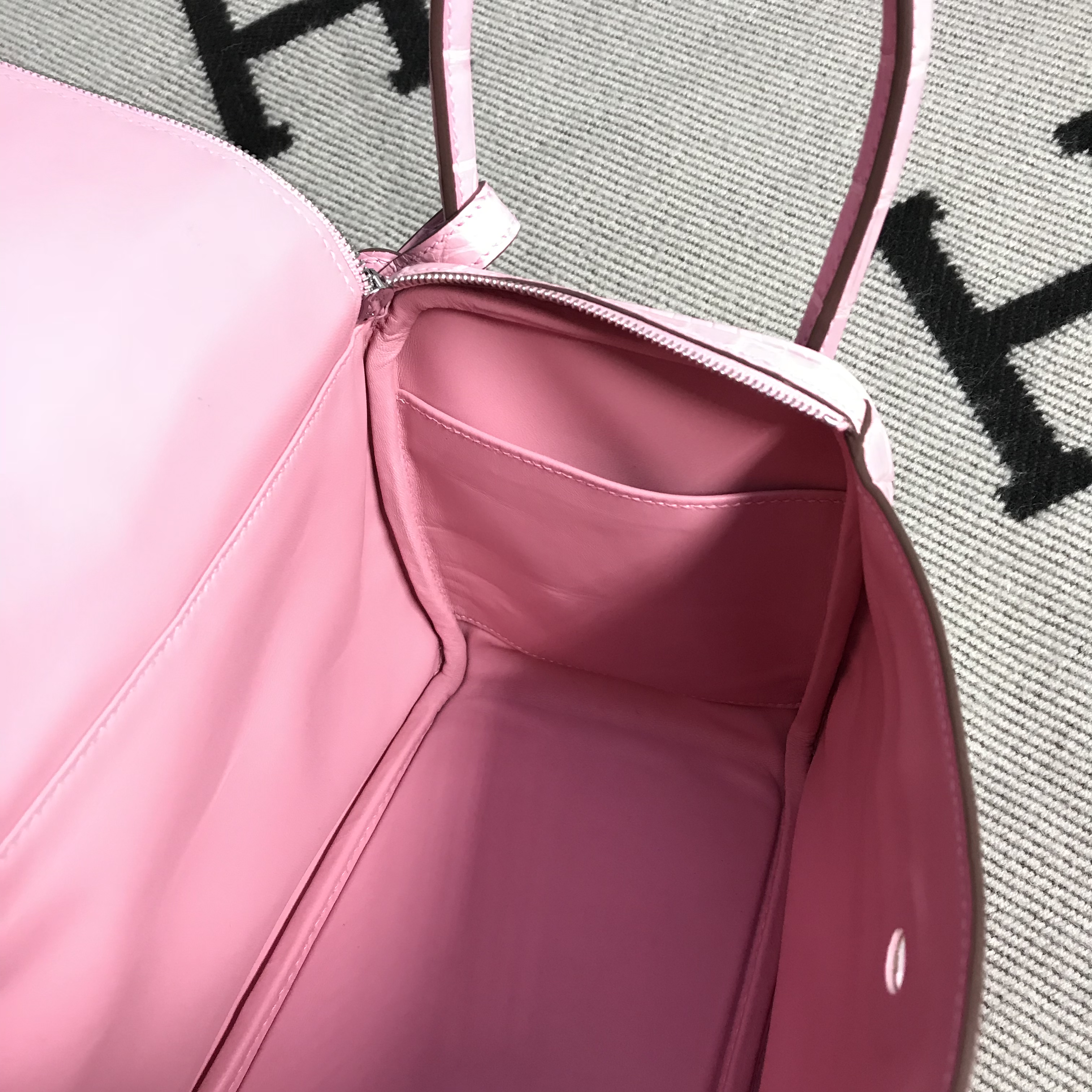 Hermès（爱马仕）新款 Lindy 琳迪包 樱花粉 银扣 26cm