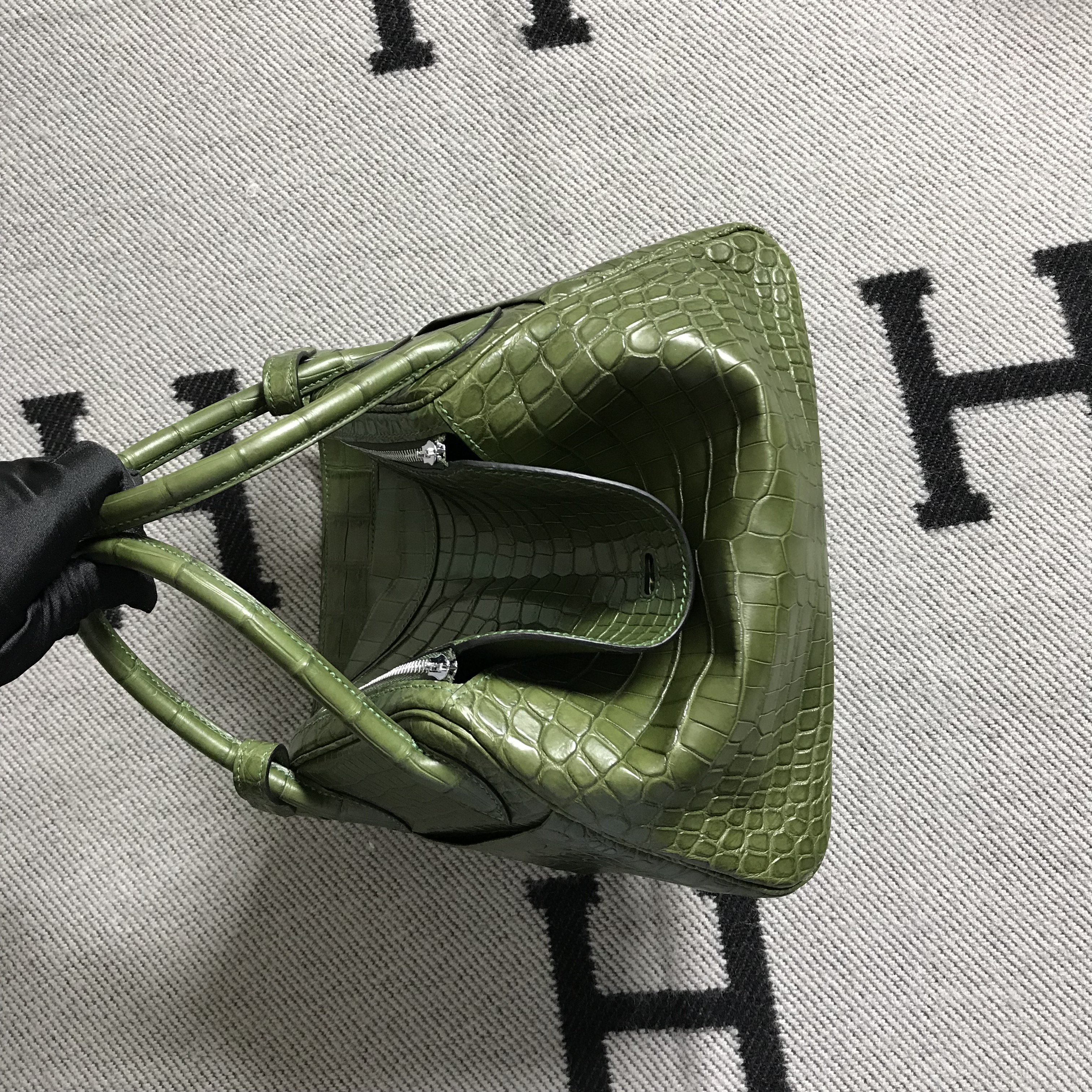 Hermès（爱马仕）新款 Lindy 琳迪包 森林绿 银扣 26cm