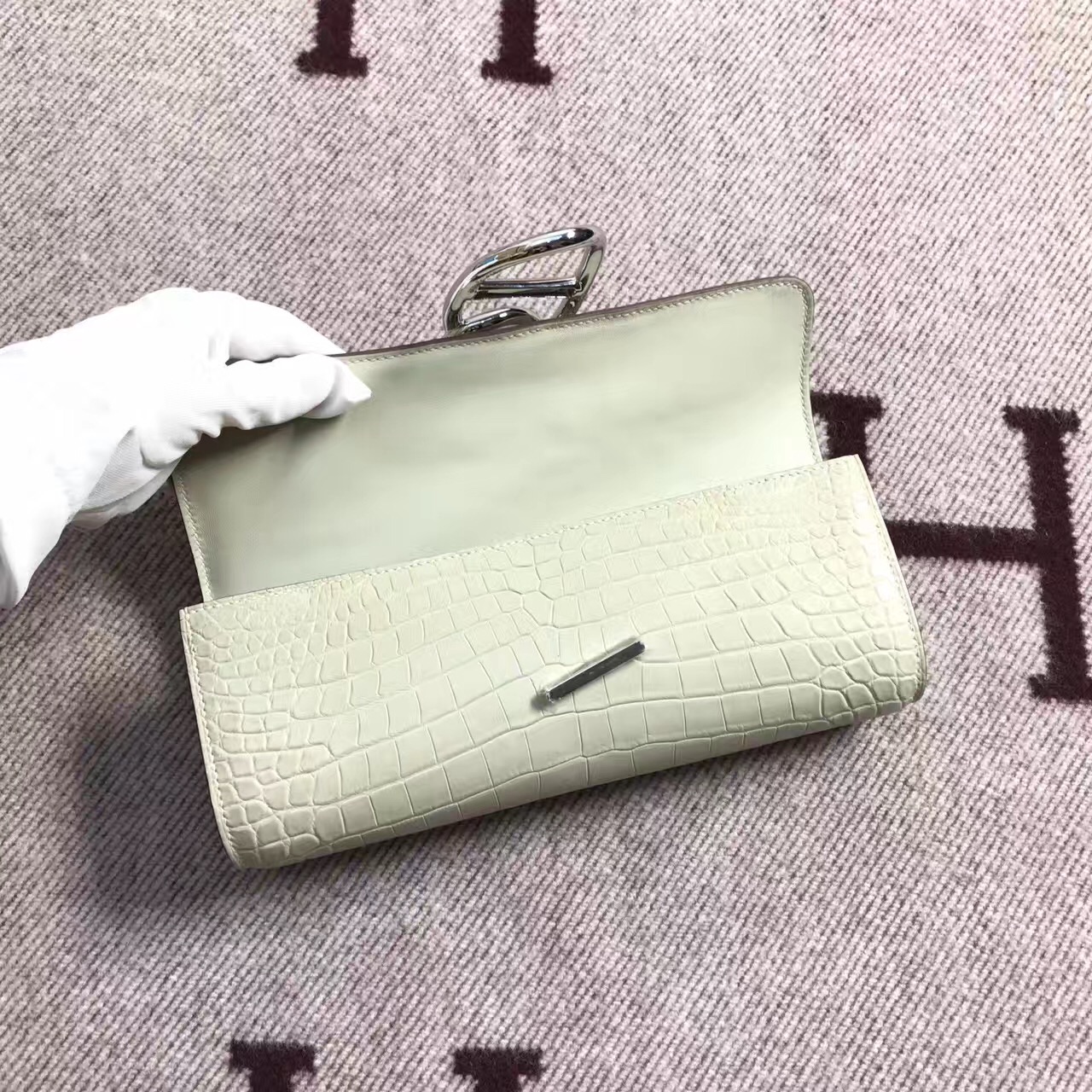 Hermès（爱马仕）猪鼻手包egee 鳄鱼亚光 米灰 银扣