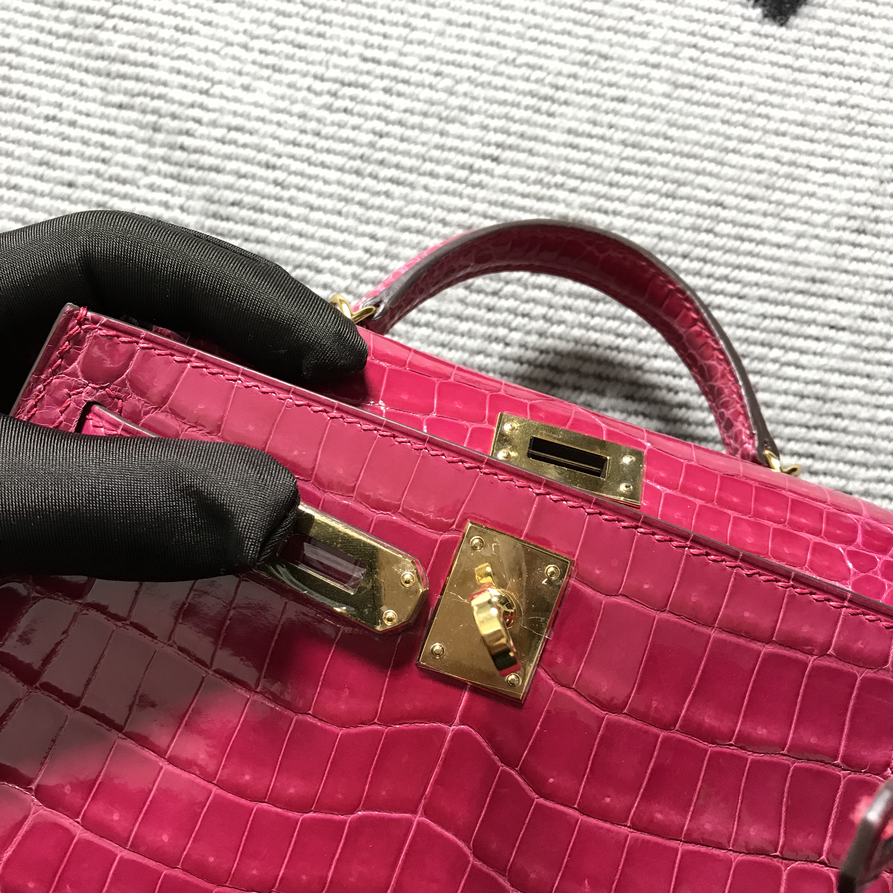 Hermès（爱马仕） Mini Kelly迷你凯莉 胭脂红 金扣 2代