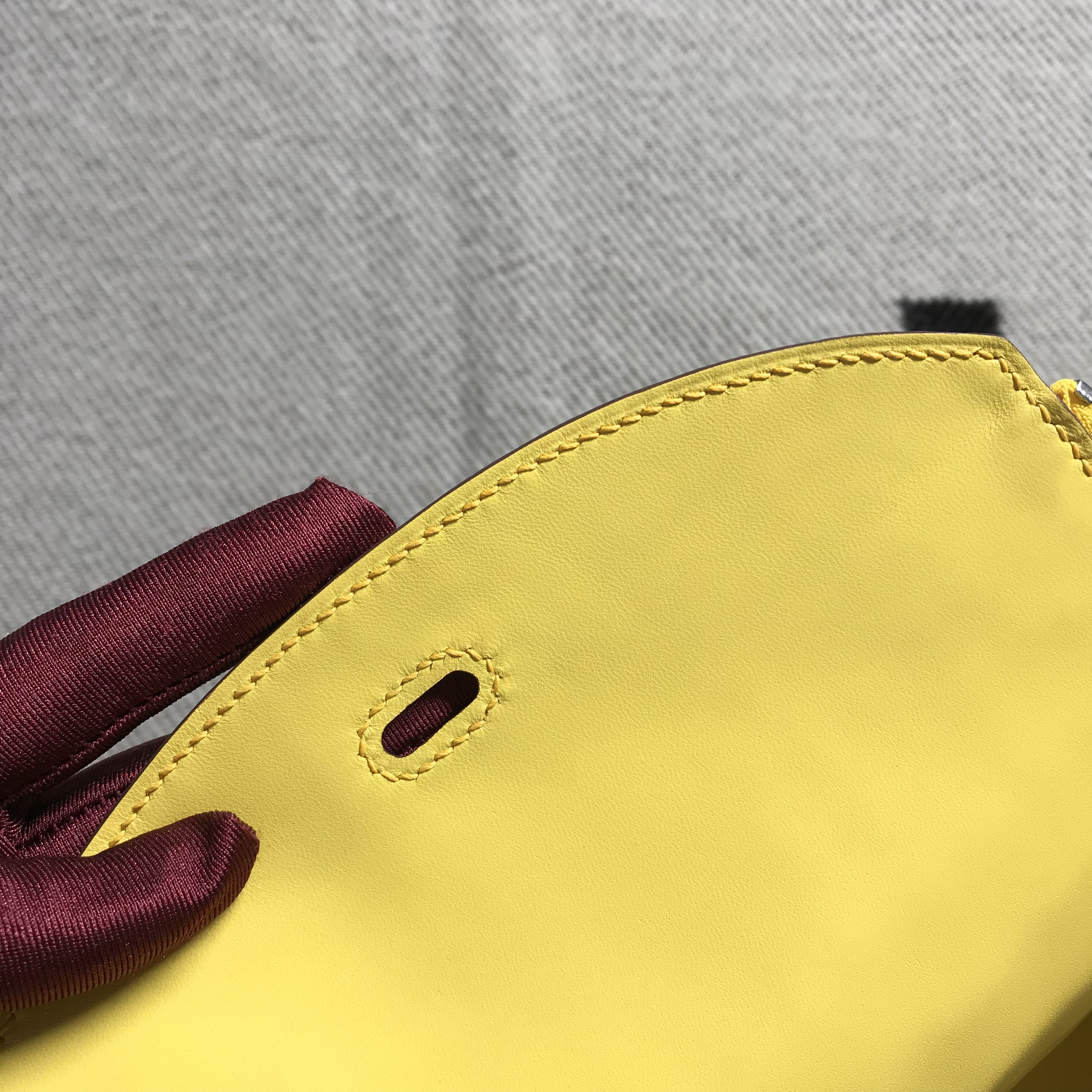 Hermès（爱马仕）新款 Lindy 琳迪包 柠檬黄 银扣 26cm